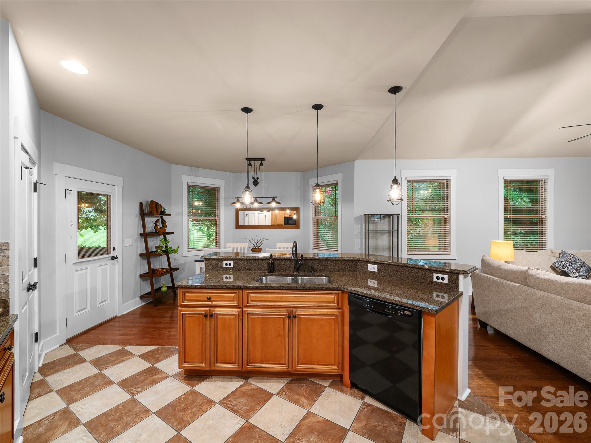 luxurious kitchen - 6 Oak Springs Drive, Arden