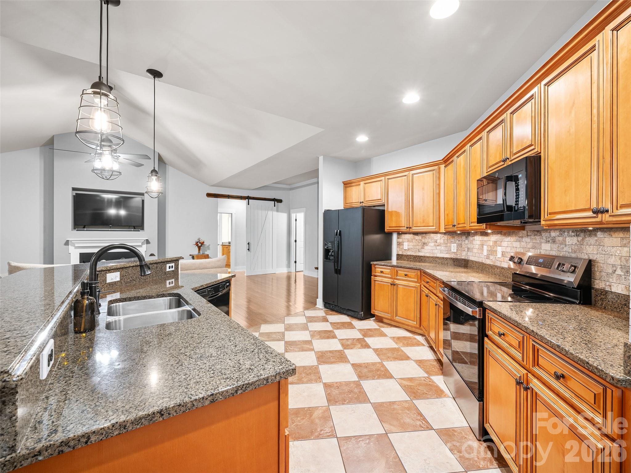 spacious entertaining area - 6 Oak Springs Drive, Arden