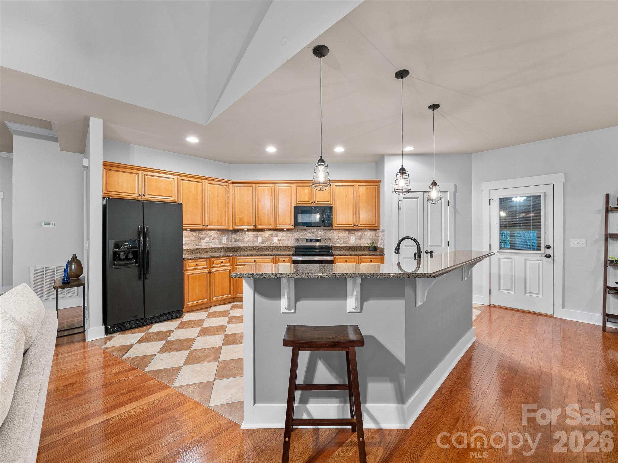massive counterspace - 6 Oak Springs Drive, Arden