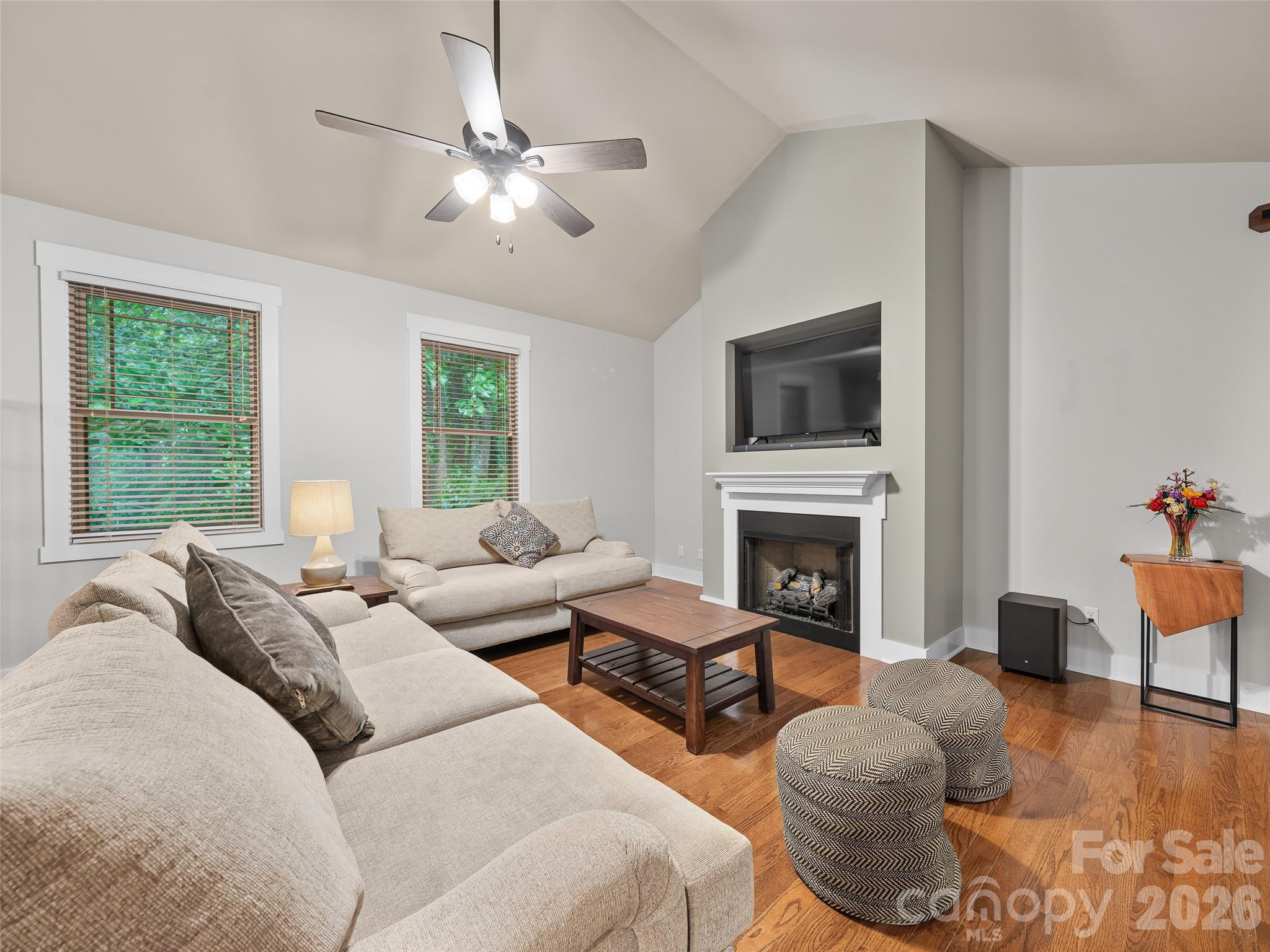 room to entertain and relax - 6 Oak Springs Drive, Arden