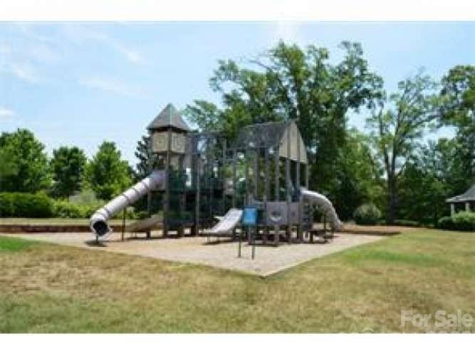 Townhouse at 17450 Caldwell Track Drive, Cornelius, photo 24 of 25