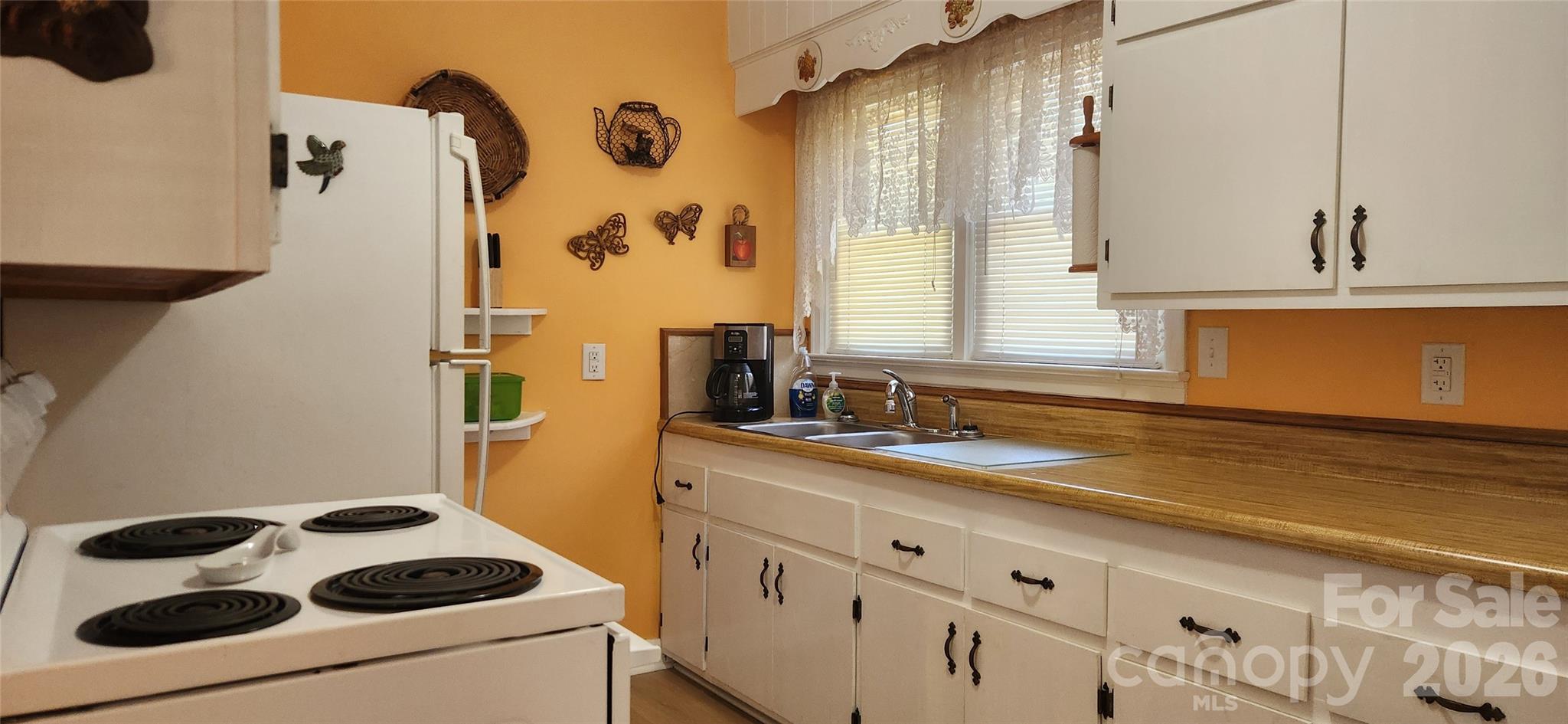 Kitchen - 214 Governors View Road, Asheville