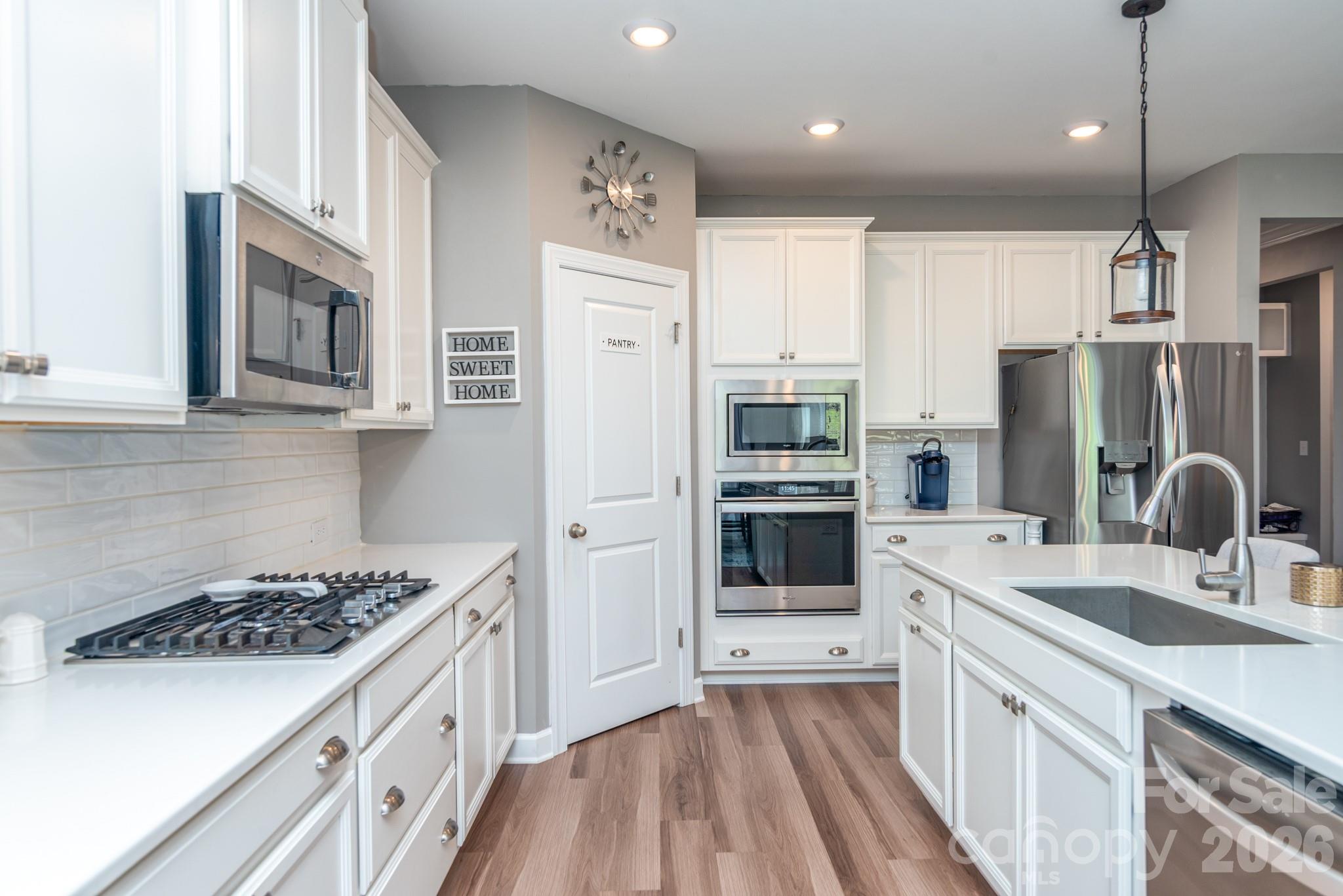 Walk in pantry - 5134 Turtle Creek Drive, Denver