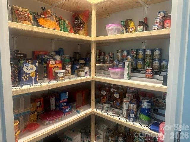 Walk in pantry - 5134 Turtle Creek Drive, Denver