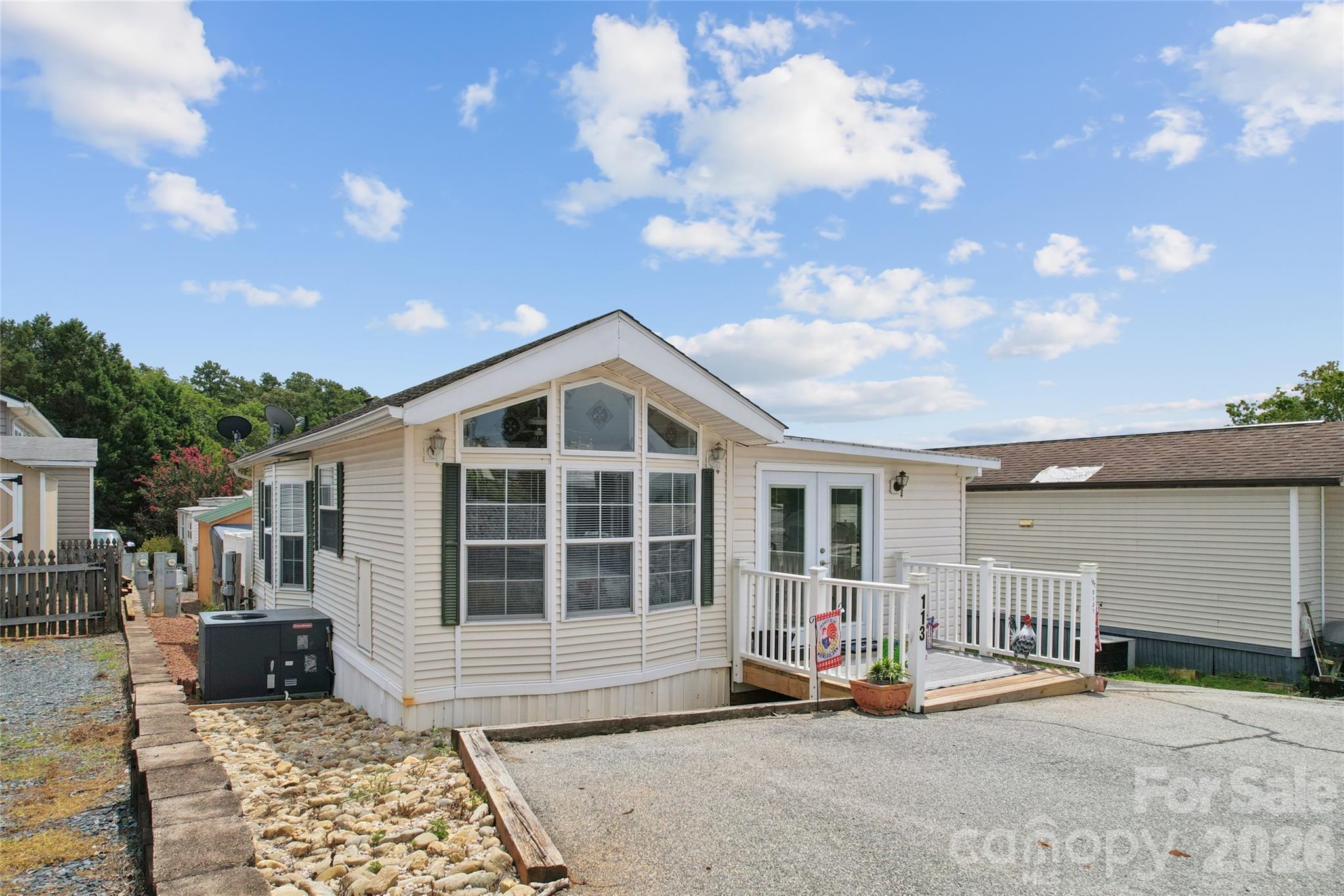 Single Family Residence at 113 Dare Lane, New London, photo 2 of 39