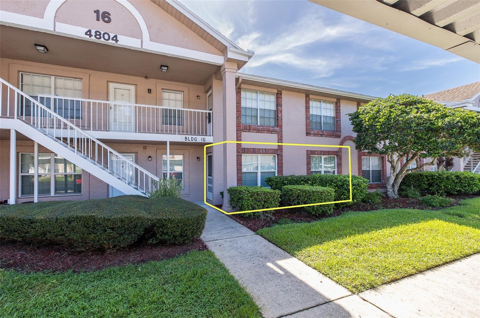 Condominium at 4804 MYRTLE OAK DR #13, NEW PORT RICHEY, photo 4 of 35