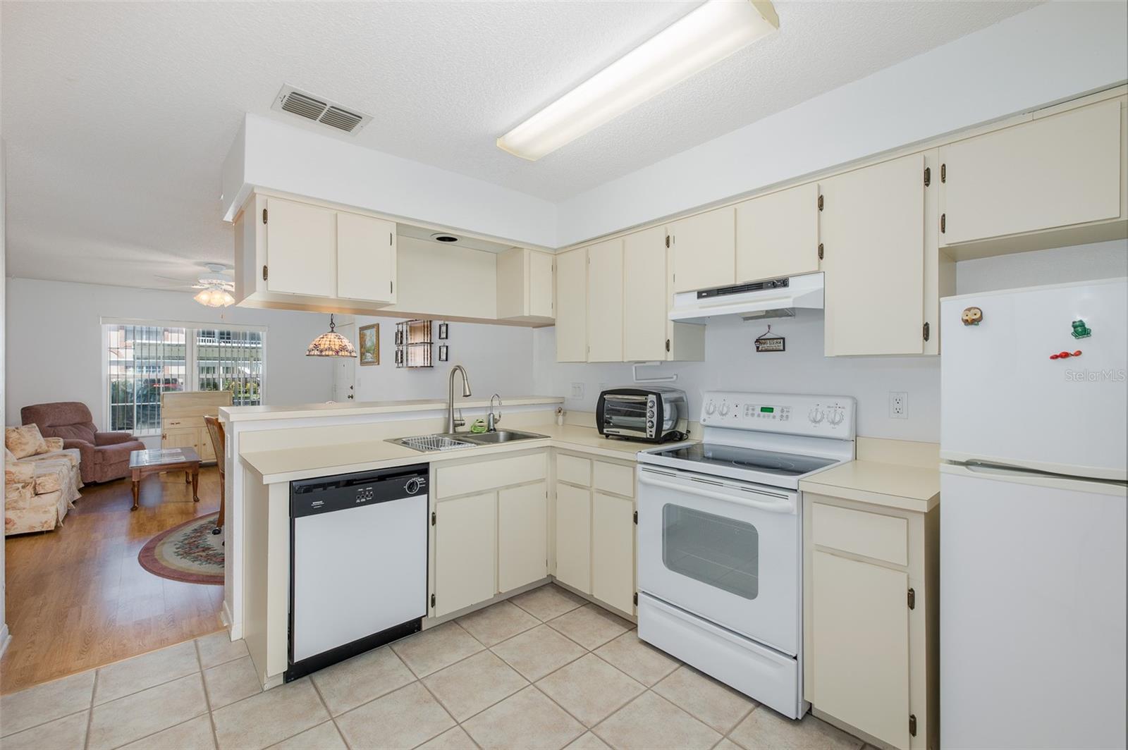 Condominium at 4804 MYRTLE OAK DR #13, NEW PORT RICHEY, photo 12 of 35