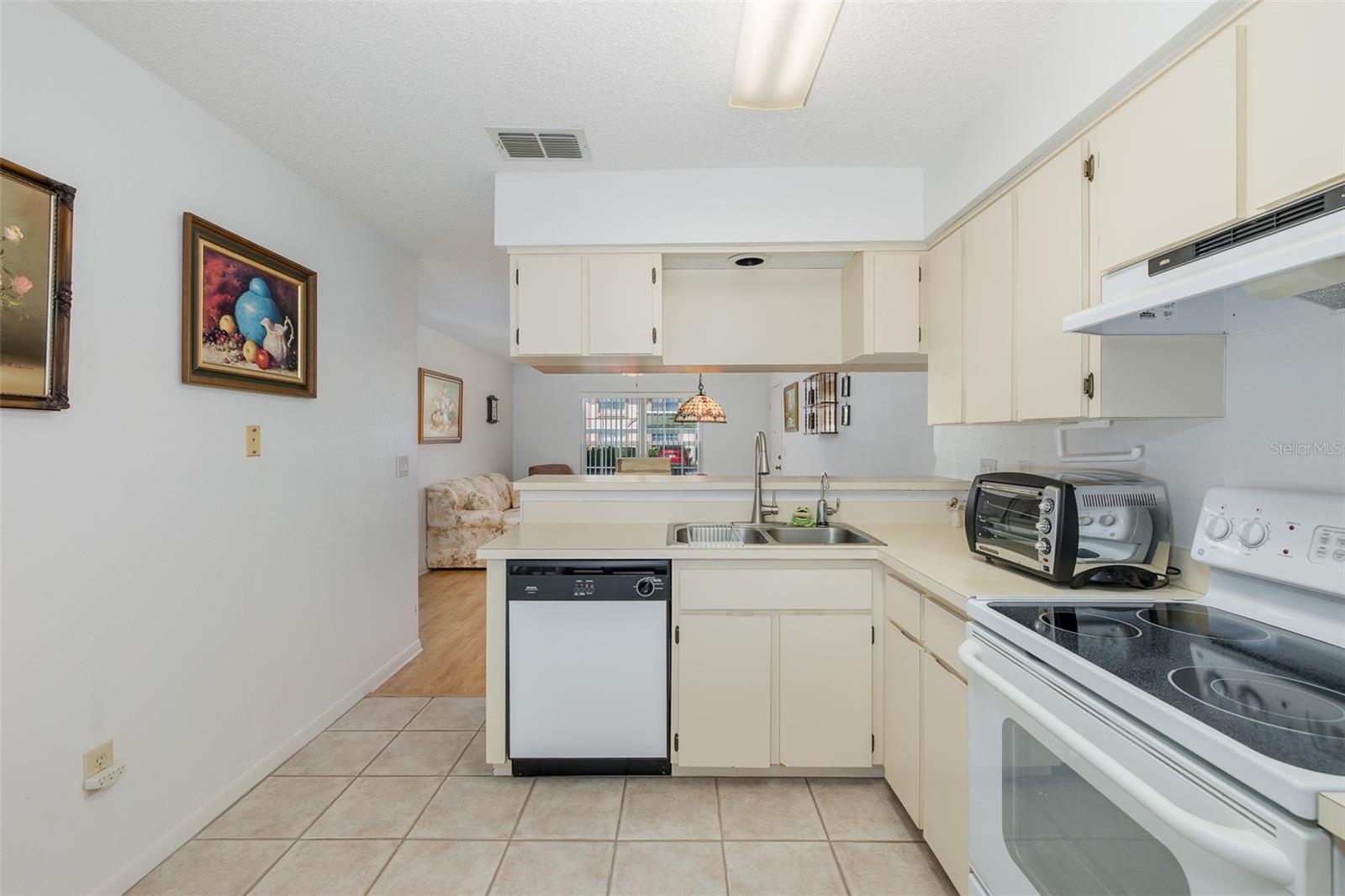Condominium at 4804 MYRTLE OAK DR #13, NEW PORT RICHEY, photo 13 of 35