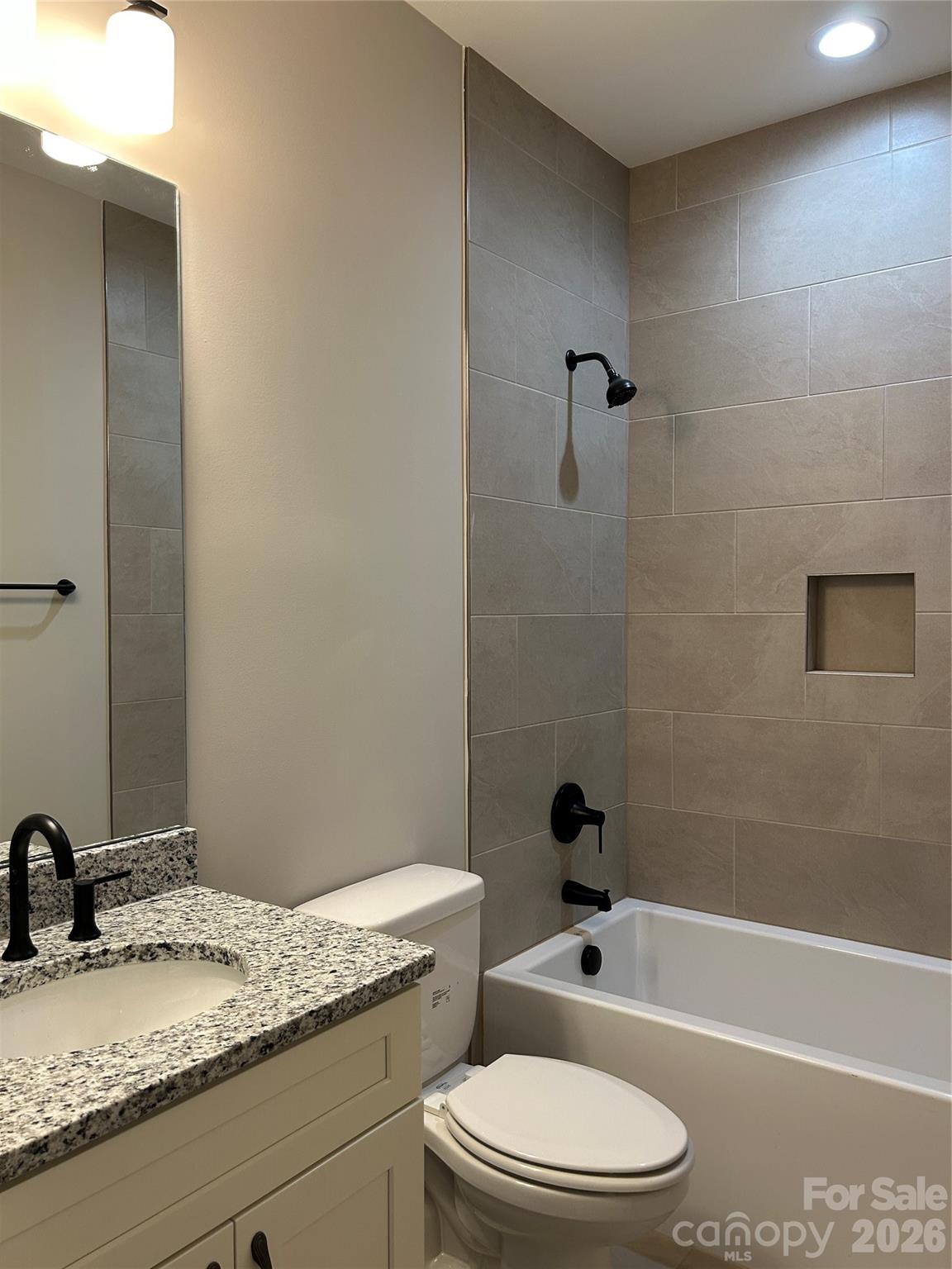 2nd bath, tub/shower combo, granite vanity. - 831-A Wynnshire Drive, Hickory