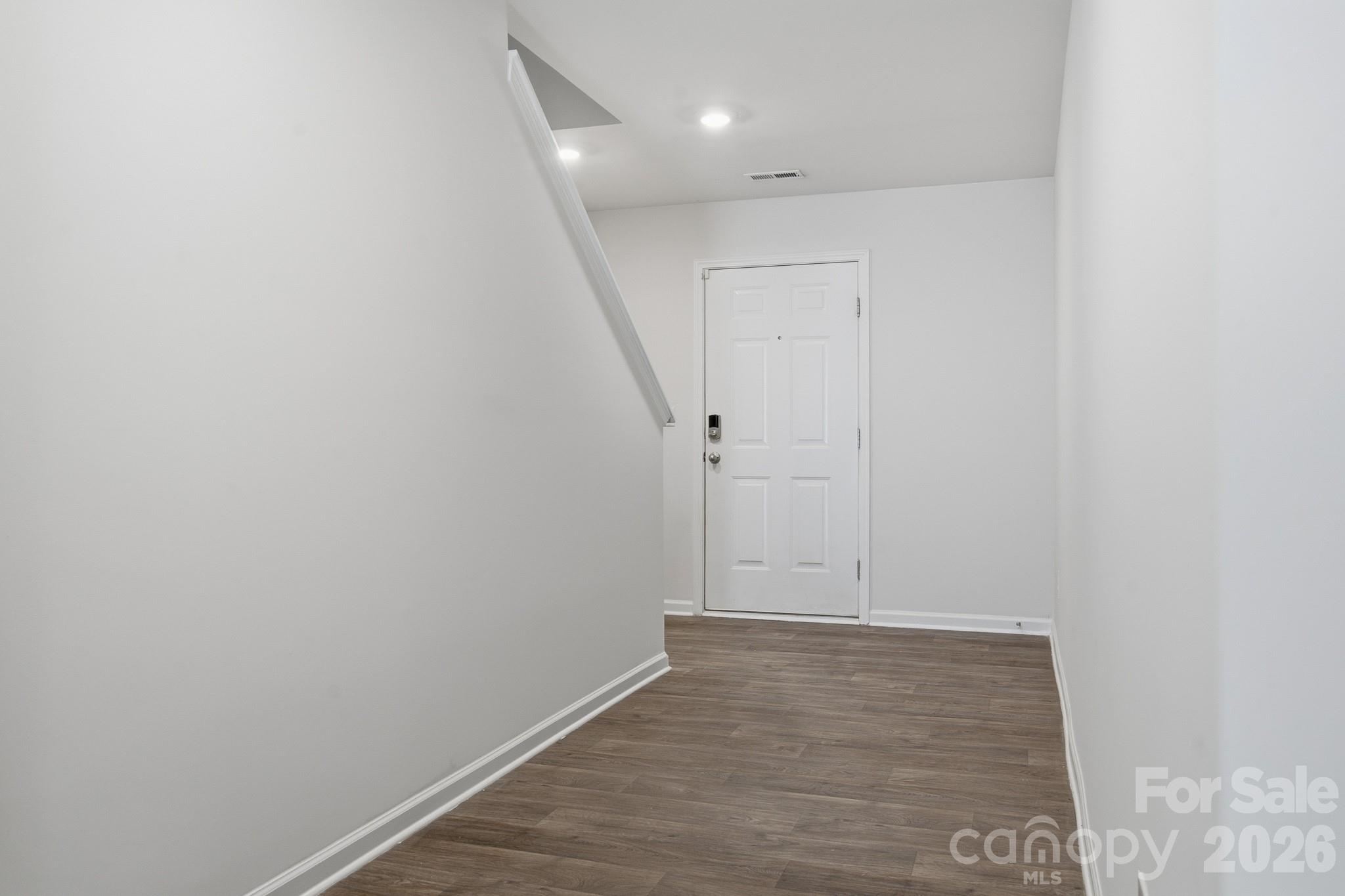 ML Hallway2 - 3168 Green Apple Drive, Dallas