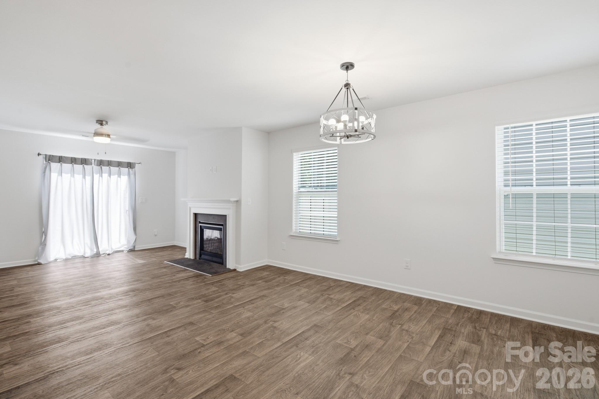 Dining/Family Room - 3168 Green Apple Drive, Dallas