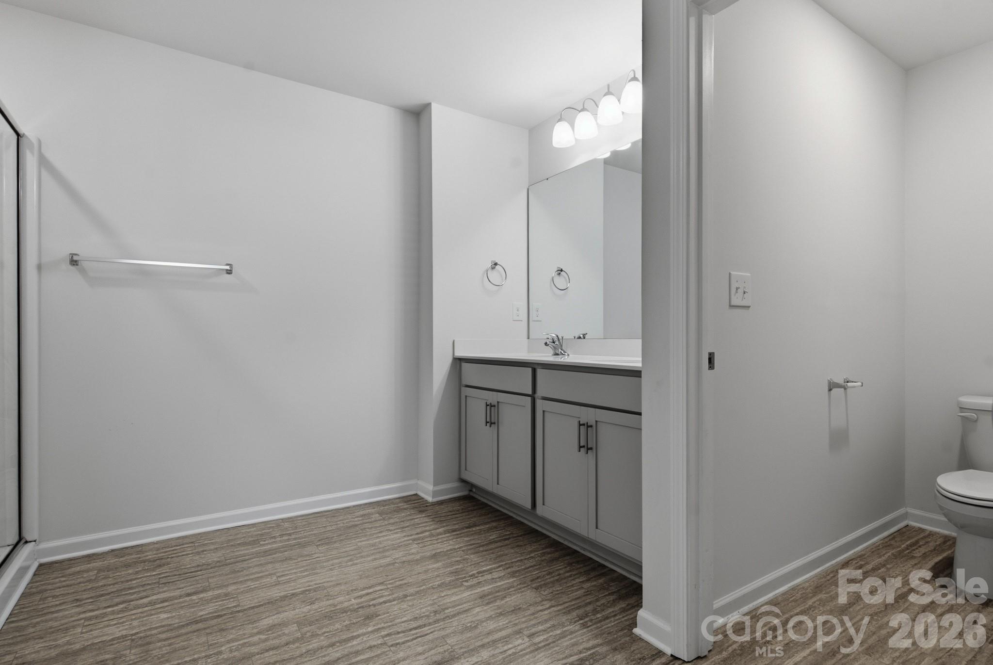 Ensuite - 3168 Green Apple Drive, Dallas