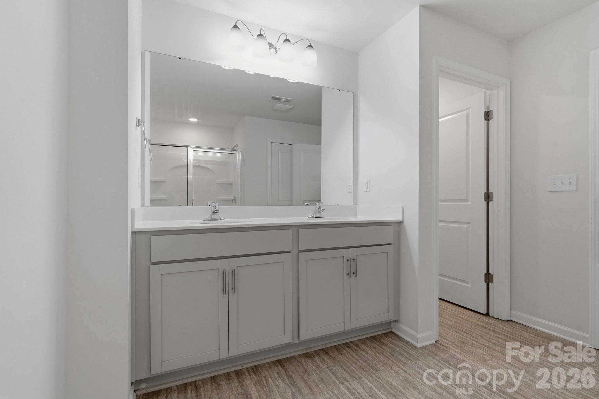 Ensuite - 3168 Green Apple Drive, Dallas