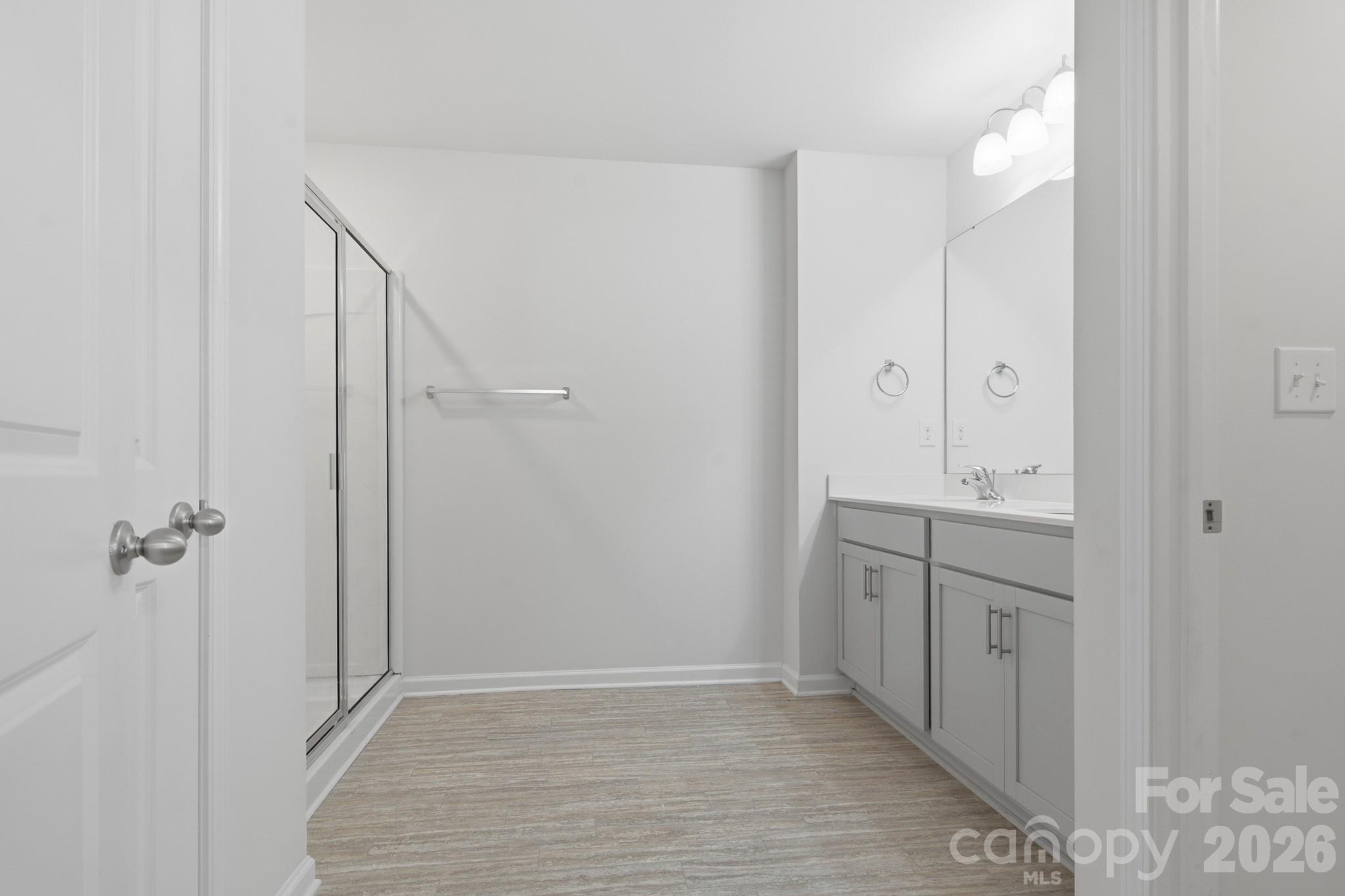 Full view ensuite - 3168 Green Apple Drive, Dallas