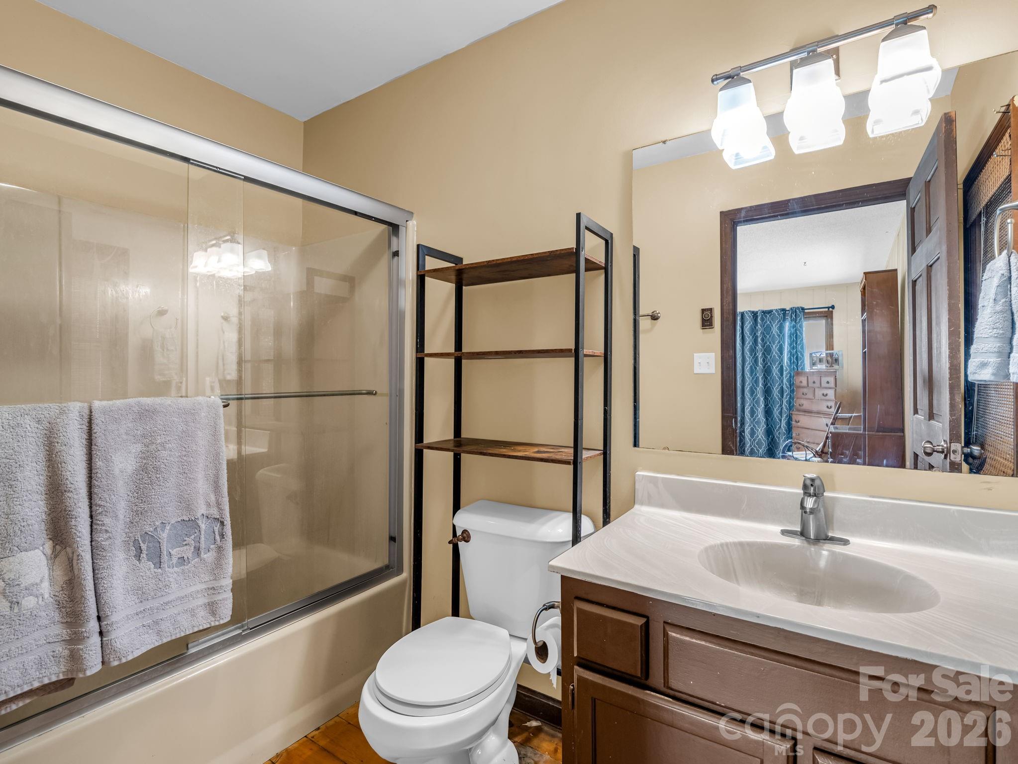 Primary bedroom bathroom - 179 Sarvis Lane, Mars Hill