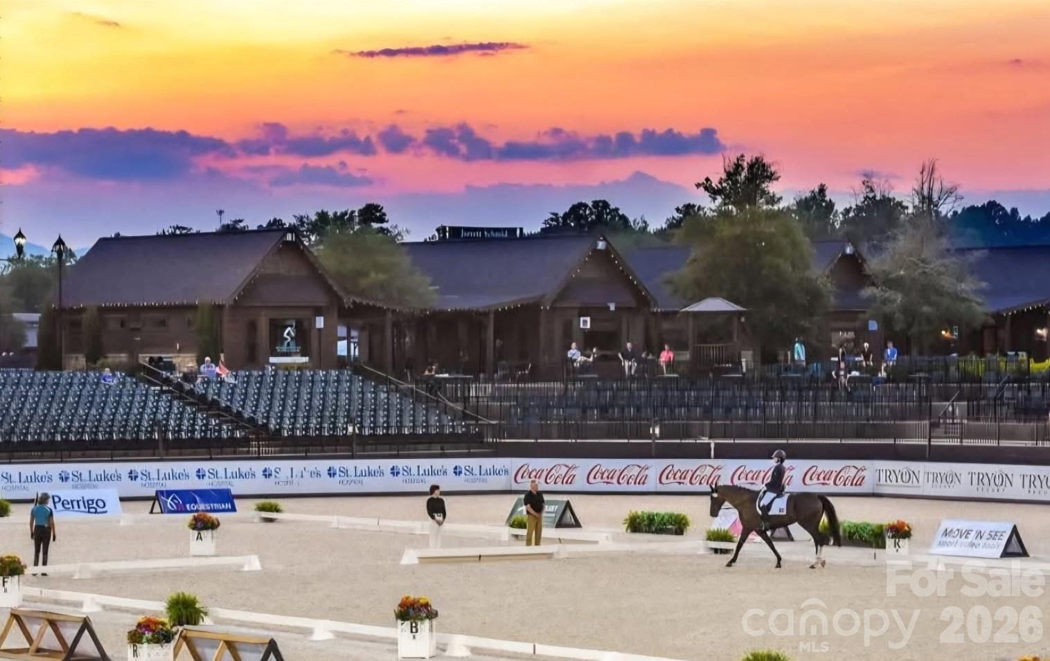Tryon International Equestrian Center or TIEC is just a few minutes away by car. Lots to do there and some great restaurants and gathering places! - 98 Lexxi Lane, Tryon