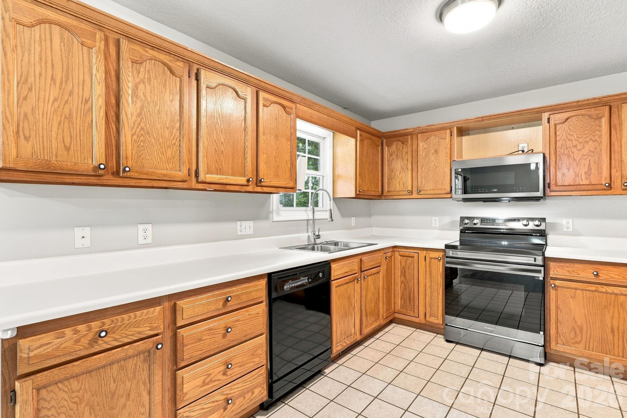 All appliances included - 16 Westwood Drive, Candler