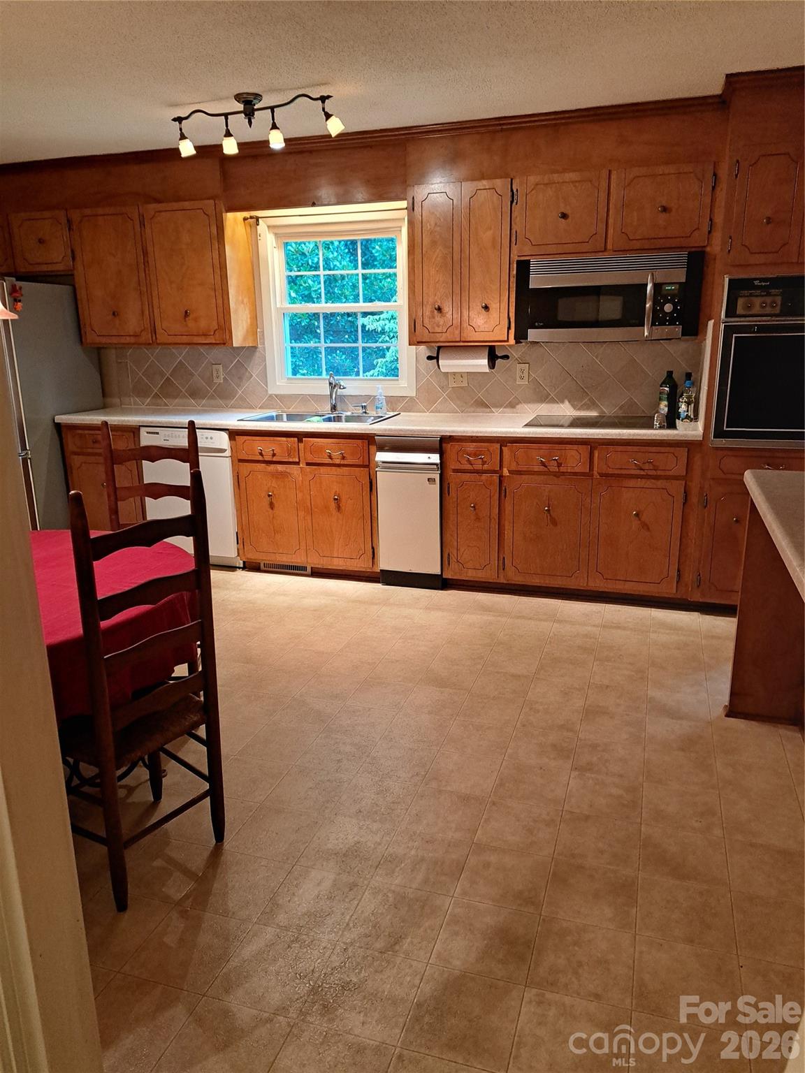 Single Family Residence at 123 Softwind Lane, Concord, photo 15 of 47
