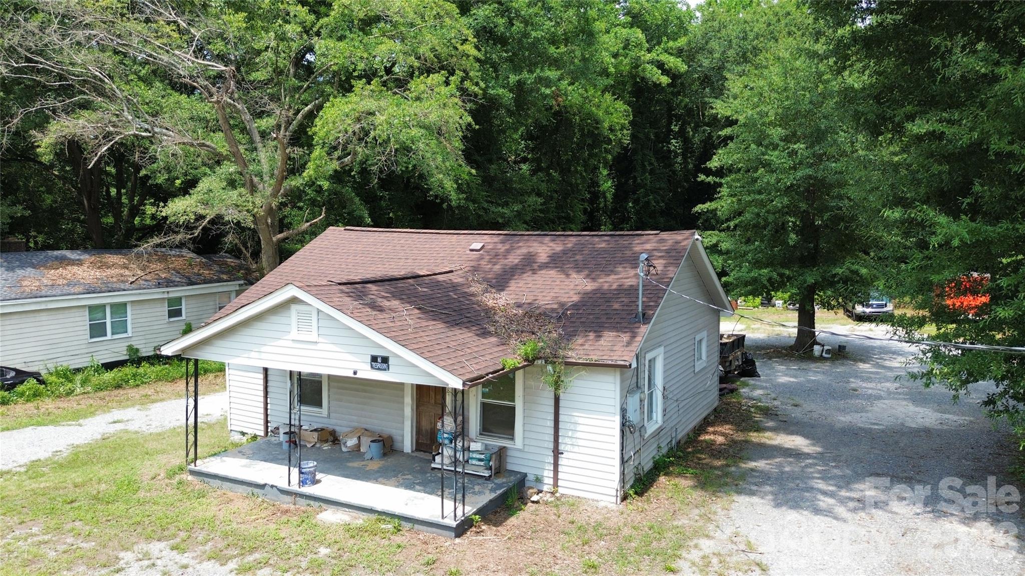 Single Family Residence at 2518 Crescent Lane, Gastonia, photo 2 of 14