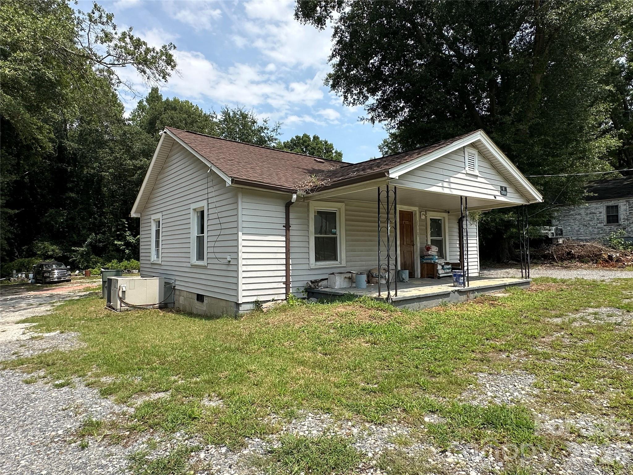 Single Family Residence at 2518 Crescent Lane, Gastonia, photo 4 of 14