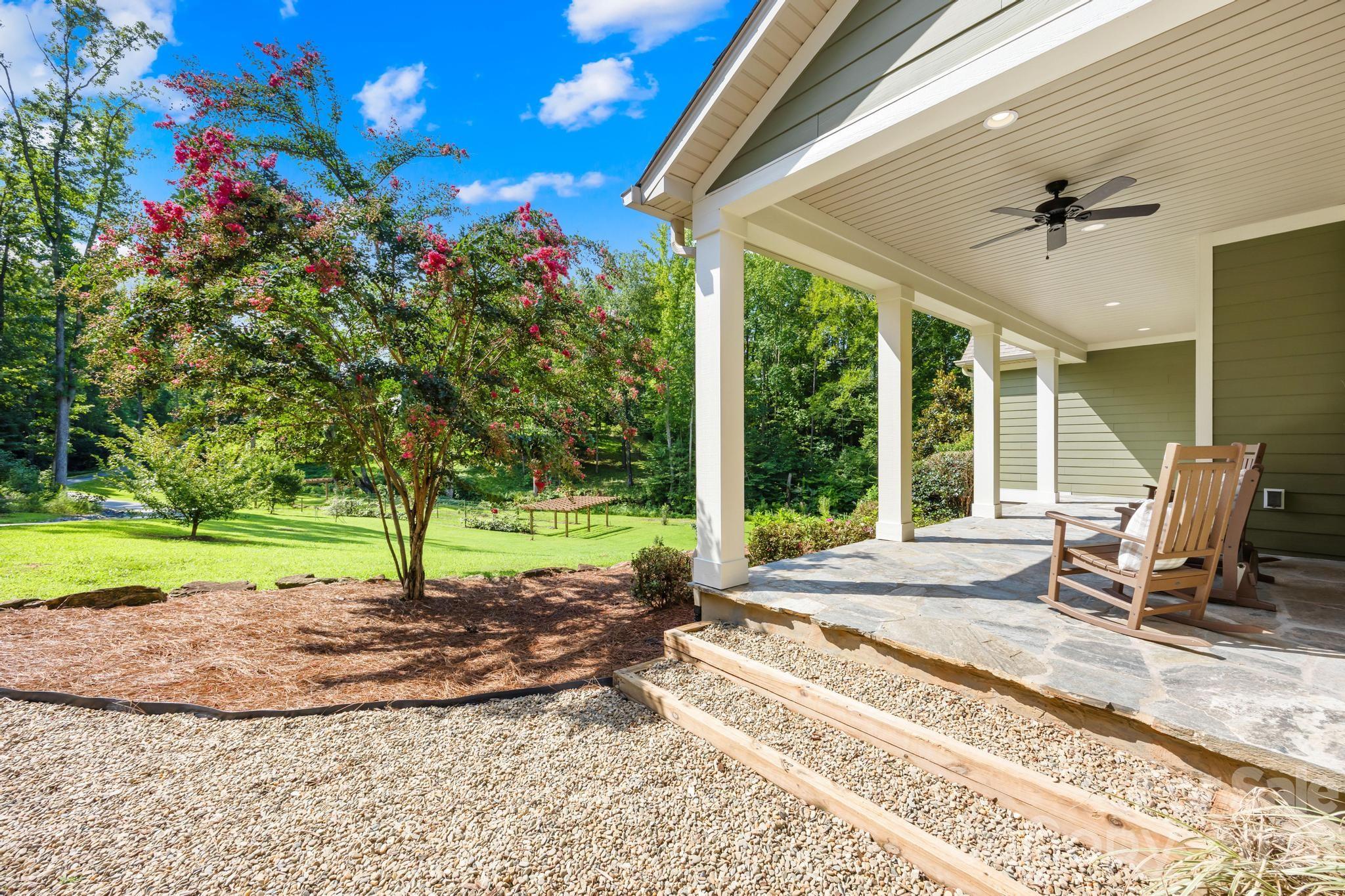 Front porch with view of vineyard - 6334 Long Island Road, Catawba