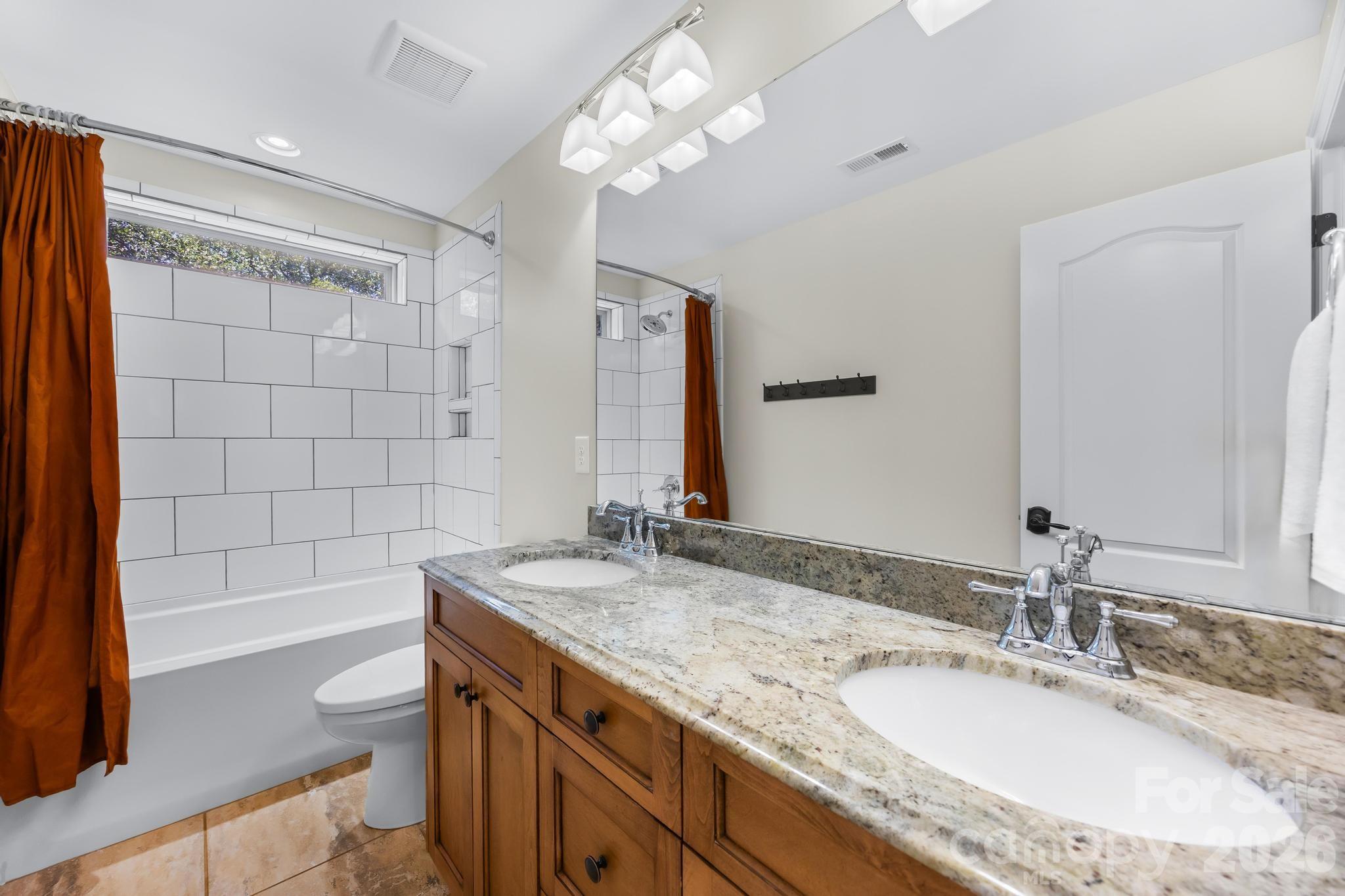 Upper level bathroom - 6334 Long Island Road, Catawba