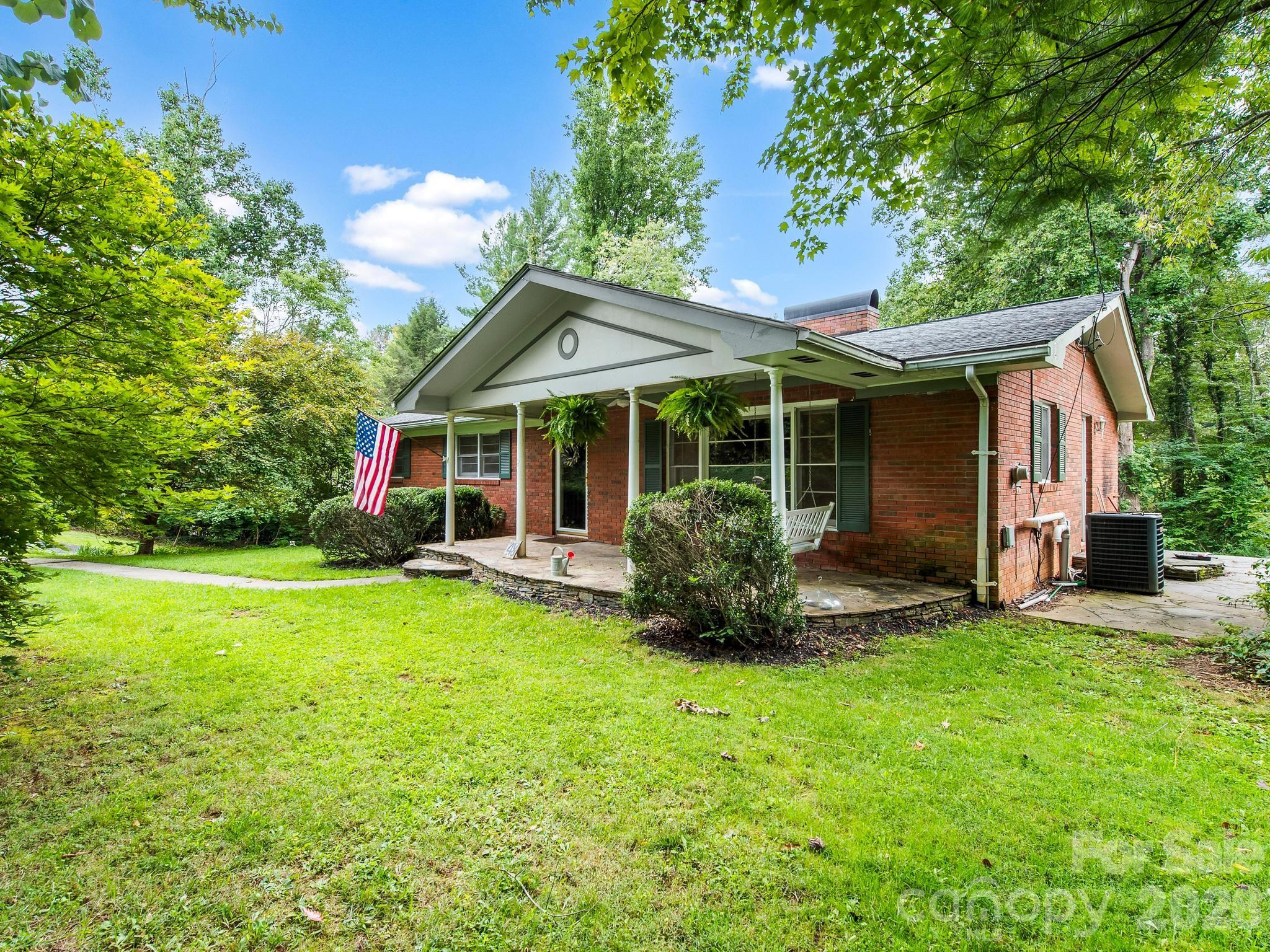 Single Family Residence at 48 Faircrest Road, Asheville, photo 3 of 31