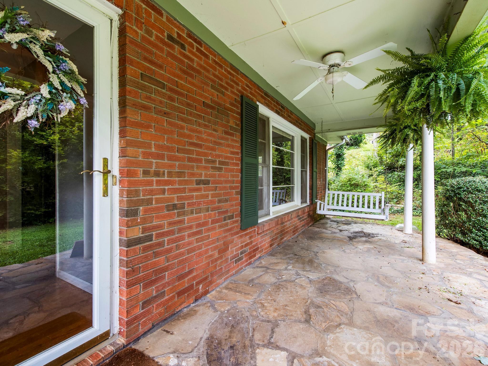 Single Family Residence at 48 Faircrest Road, Asheville, photo 4 of 31