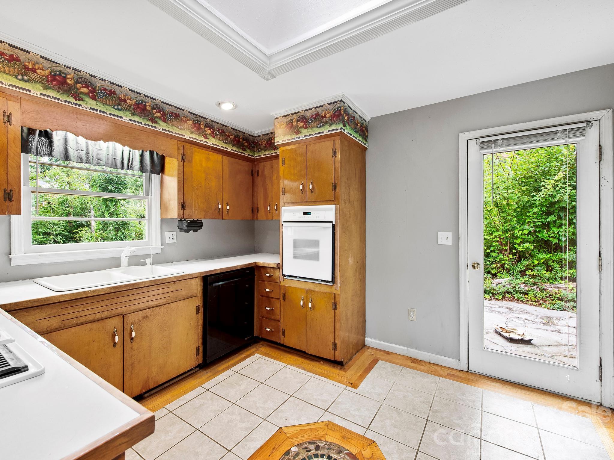 Single Family Residence at 48 Faircrest Road, Asheville, photo 14 of 31