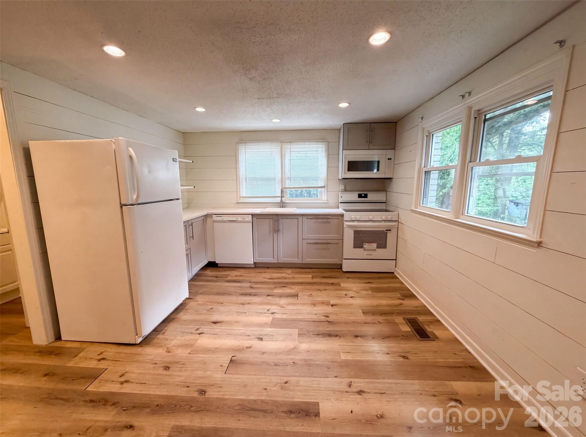 Single Family Residence at 1017 White Lane, Gastonia, photo 2 of 16