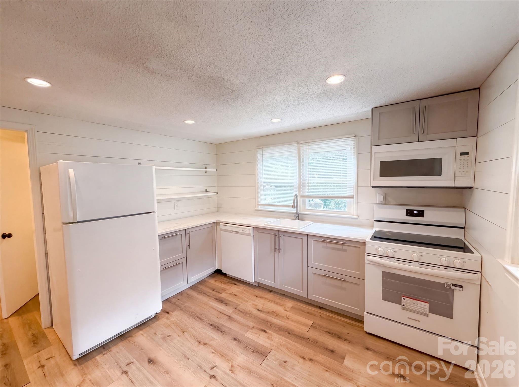 Single Family Residence at 1017 White Lane, Gastonia, photo 9 of 16