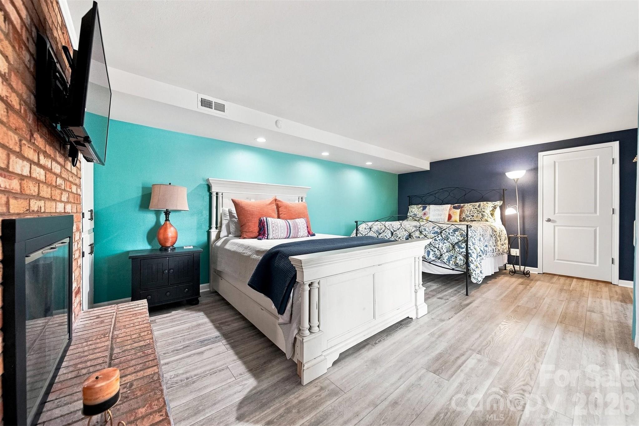 Flex area - 220 Lakeshore Lane, Taylorsville