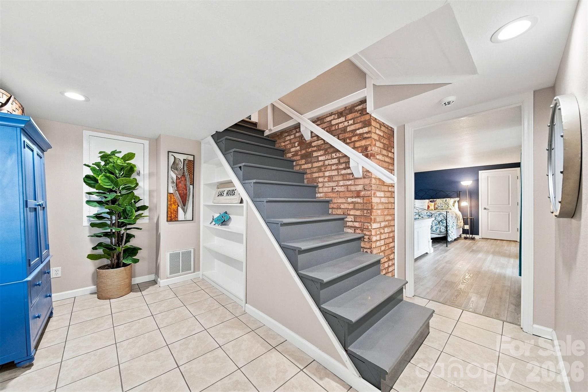 Stairs - 220 Lakeshore Lane, Taylorsville