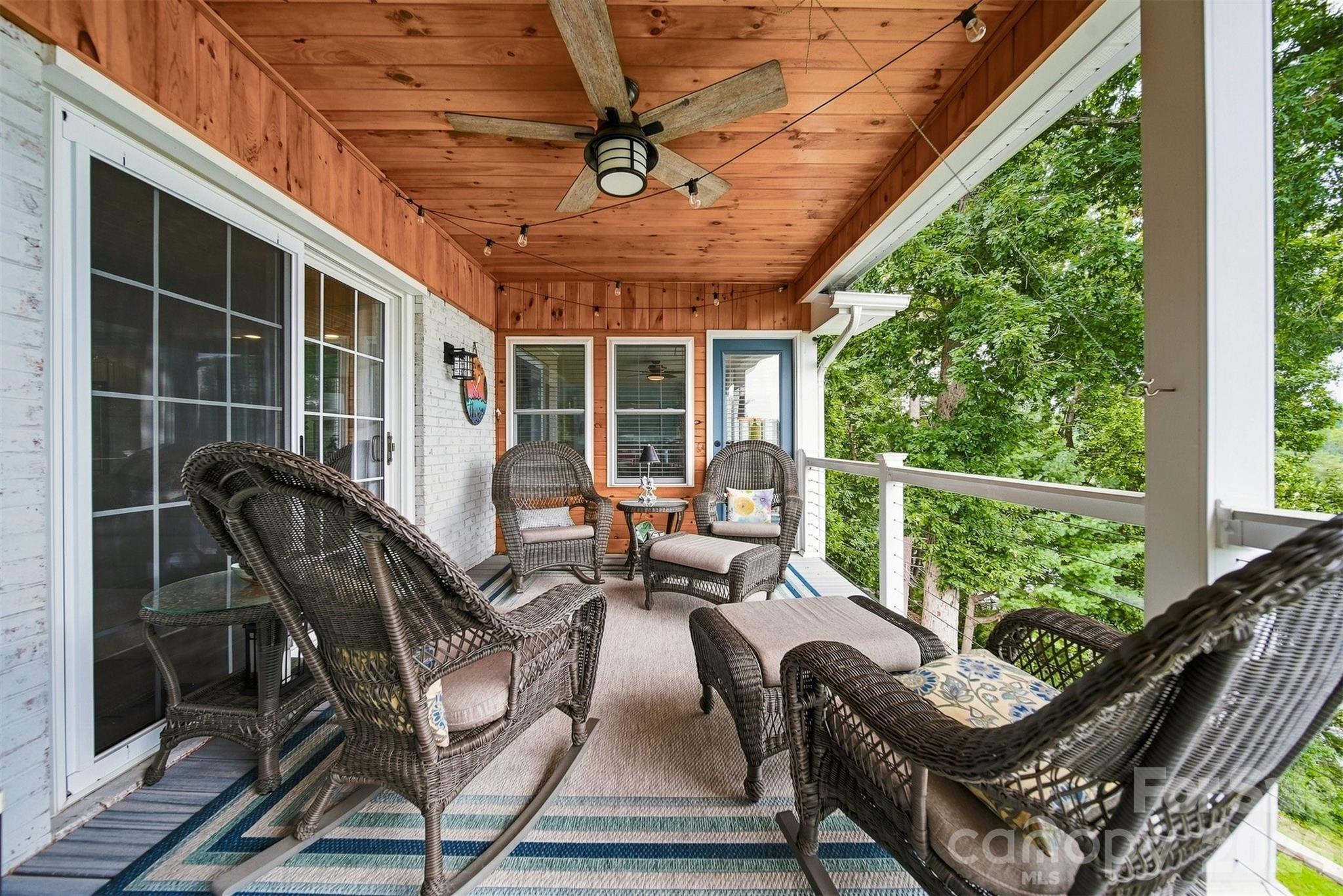 Main Level Deck - 220 Lakeshore Lane, Taylorsville