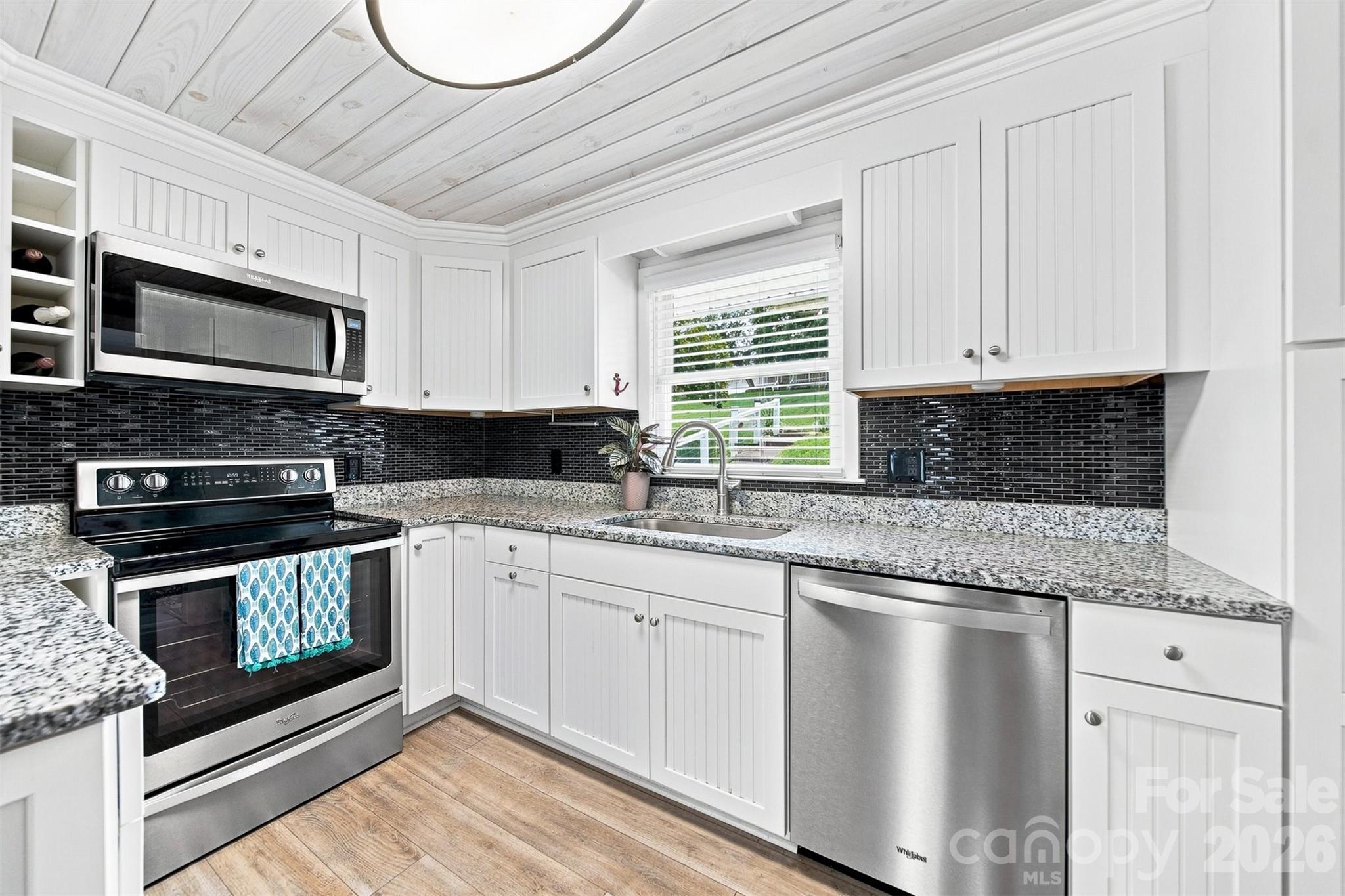 Kitchen main - 220 Lakeshore Lane, Taylorsville