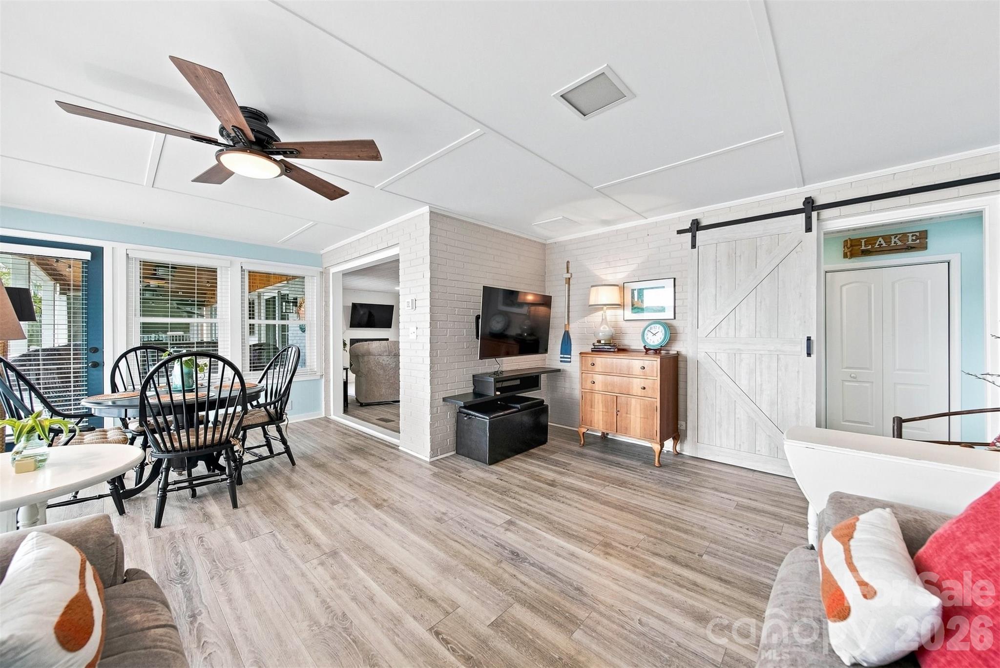 sunroom 3 - 220 Lakeshore Lane, Taylorsville