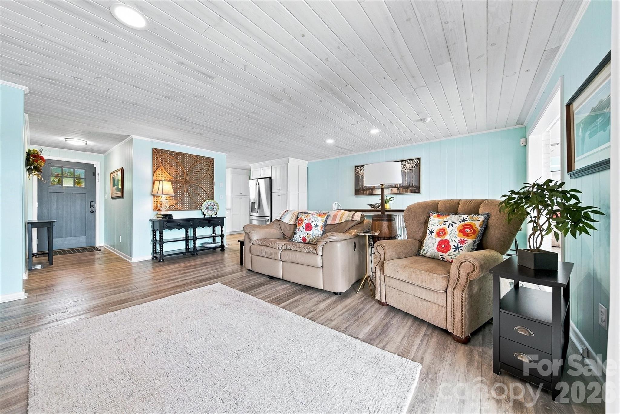 1st living3 - 220 Lakeshore Lane, Taylorsville