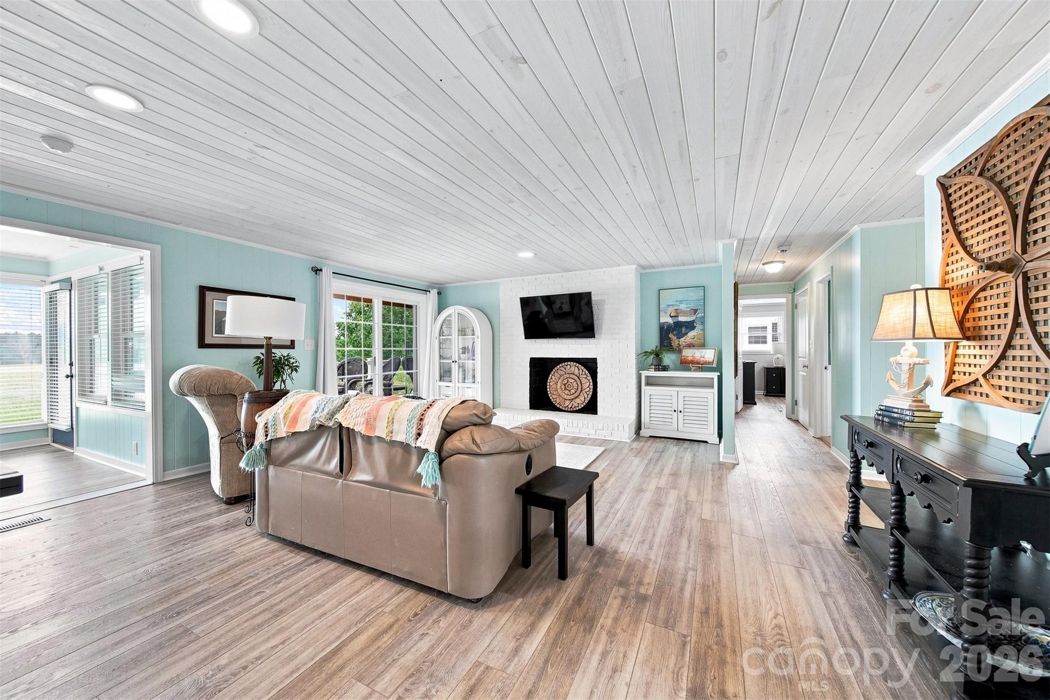 1st Living2 - 220 Lakeshore Lane, Taylorsville