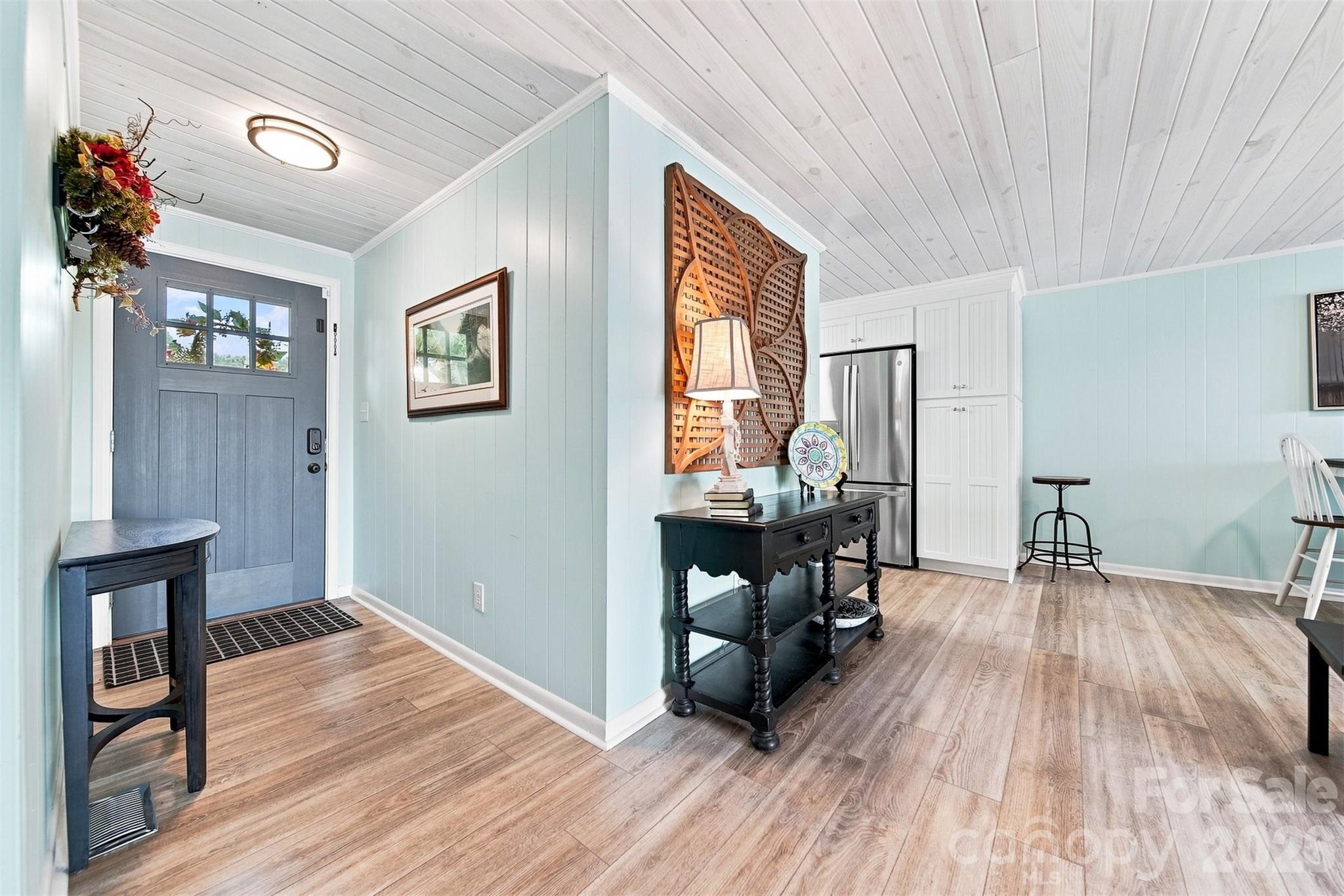 Entry - 220 Lakeshore Lane, Taylorsville