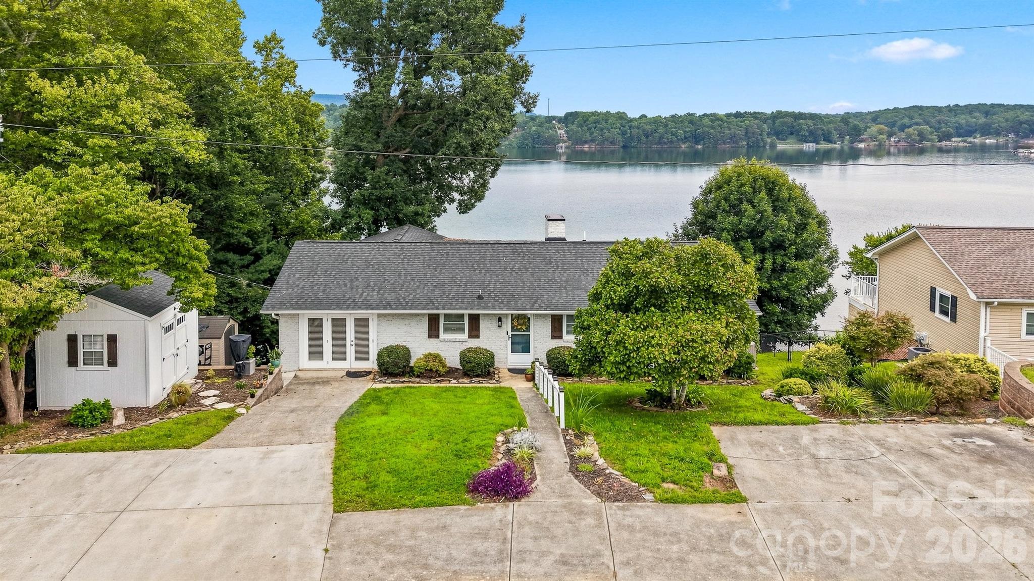 Front Straight - 220 Lakeshore Lane, Taylorsville