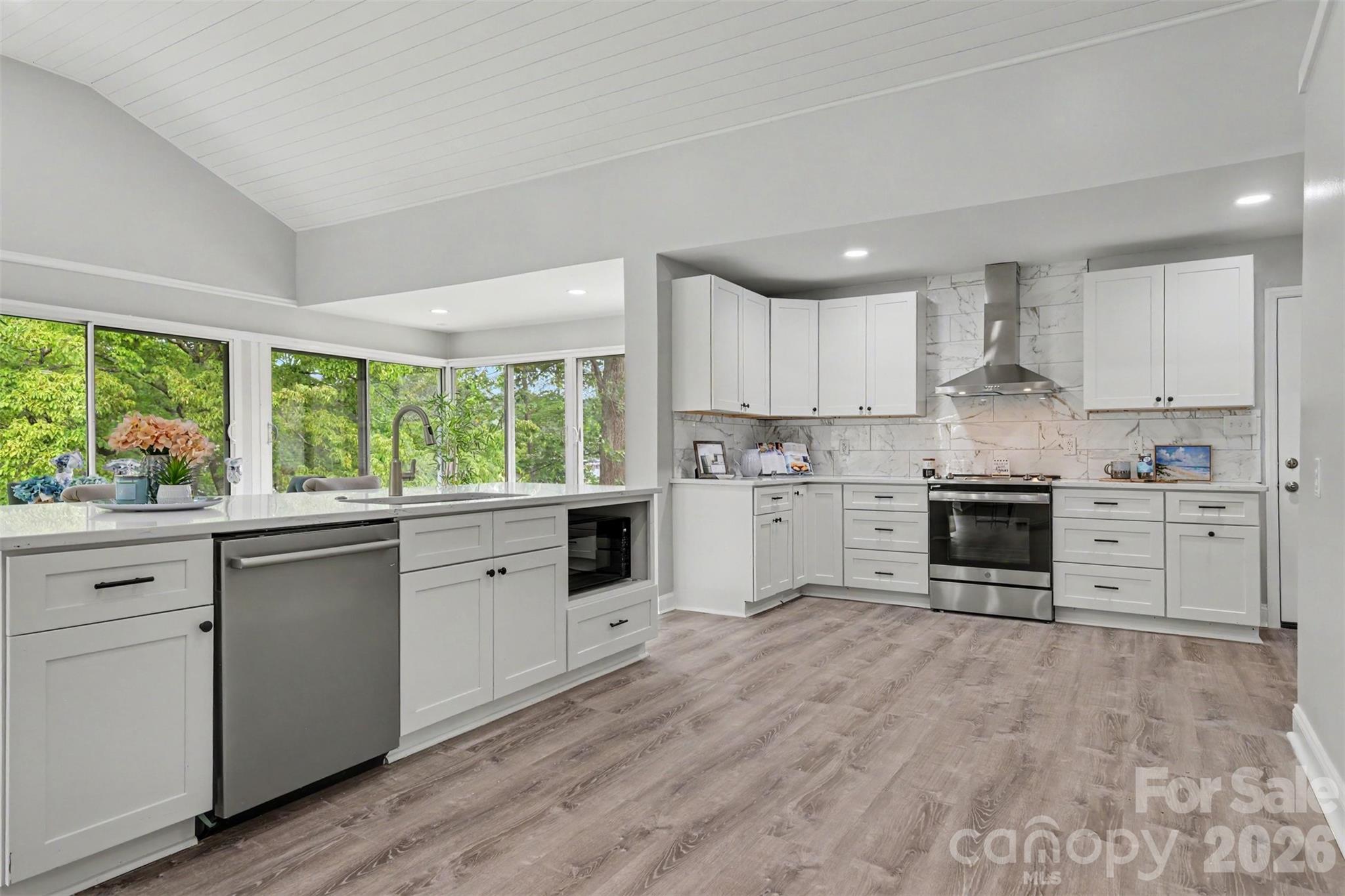 Single Family Residence at 6917 Navajo Trail, Sherrills Ford, photo 18 of 38