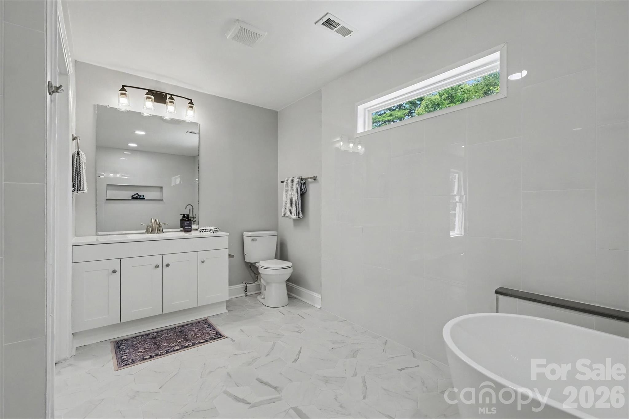 Primary Bathroom - 6917 Navajo Trail, Sherrills Ford