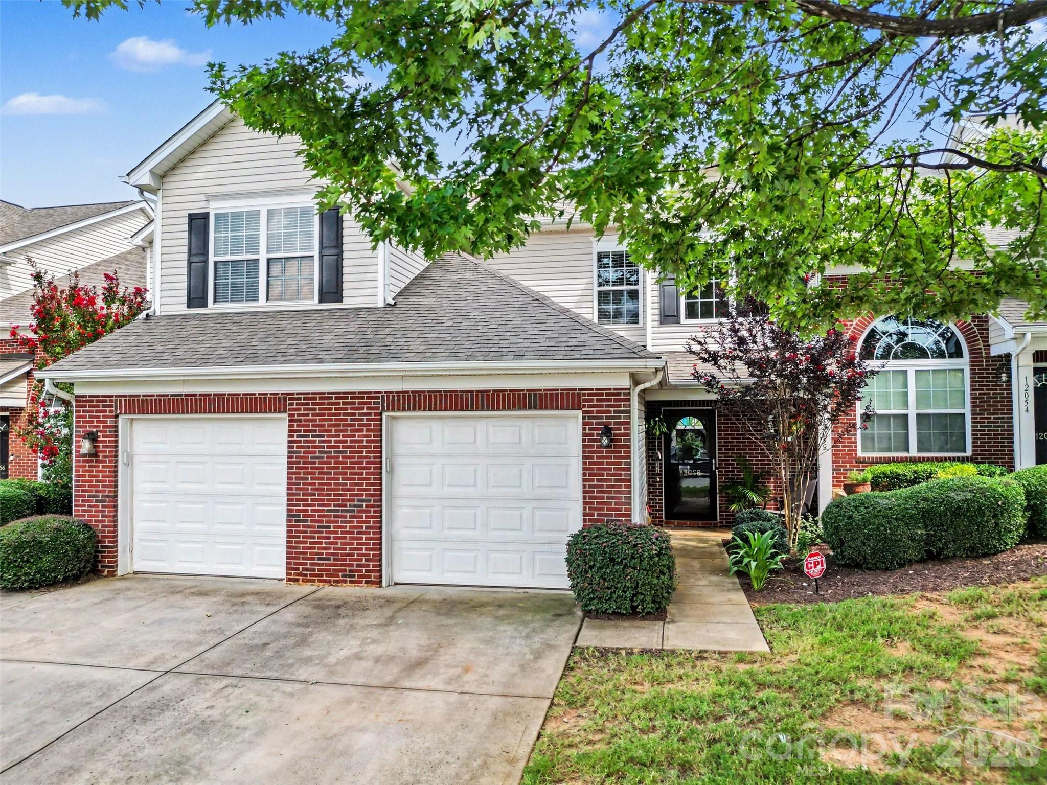 Townhouse at 12058 Stratfield Place Circle, Pineville, photo 2 of 41