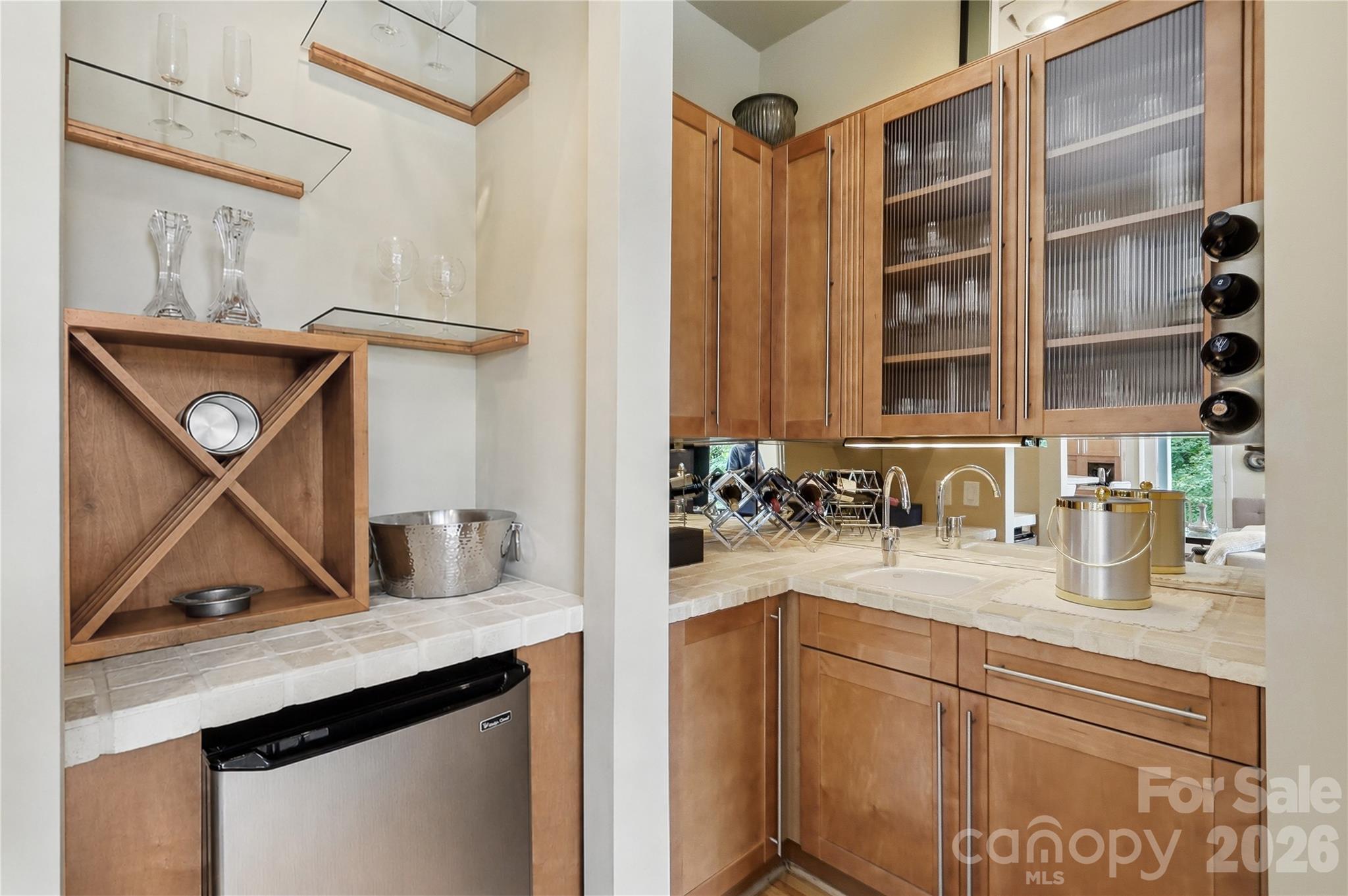 Main floor Wet bar - 1075 Lakefront Woods Drive, Belmont