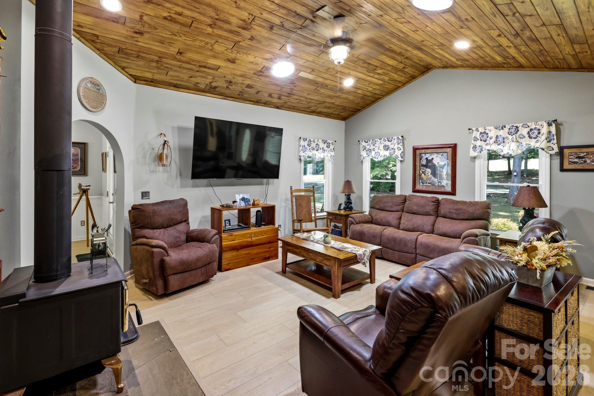 Single Family Residence at 221 Willow Lakes Drive, Rutherfordton, photo 4 of 25