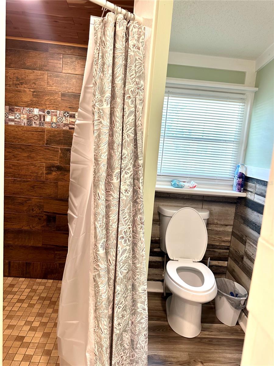 Primary bathroom - 202 ASH ST, INTERLACHEN