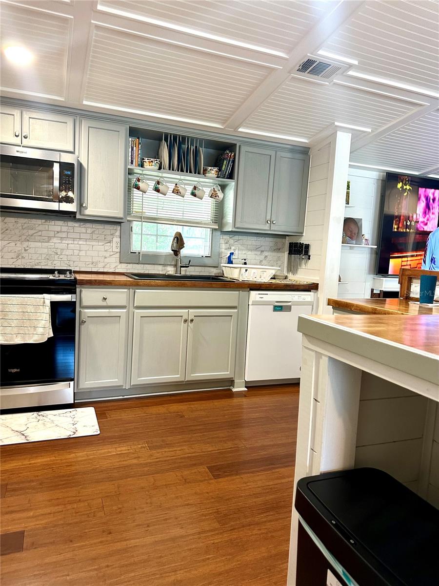 Kitchen - 202 ASH ST, INTERLACHEN