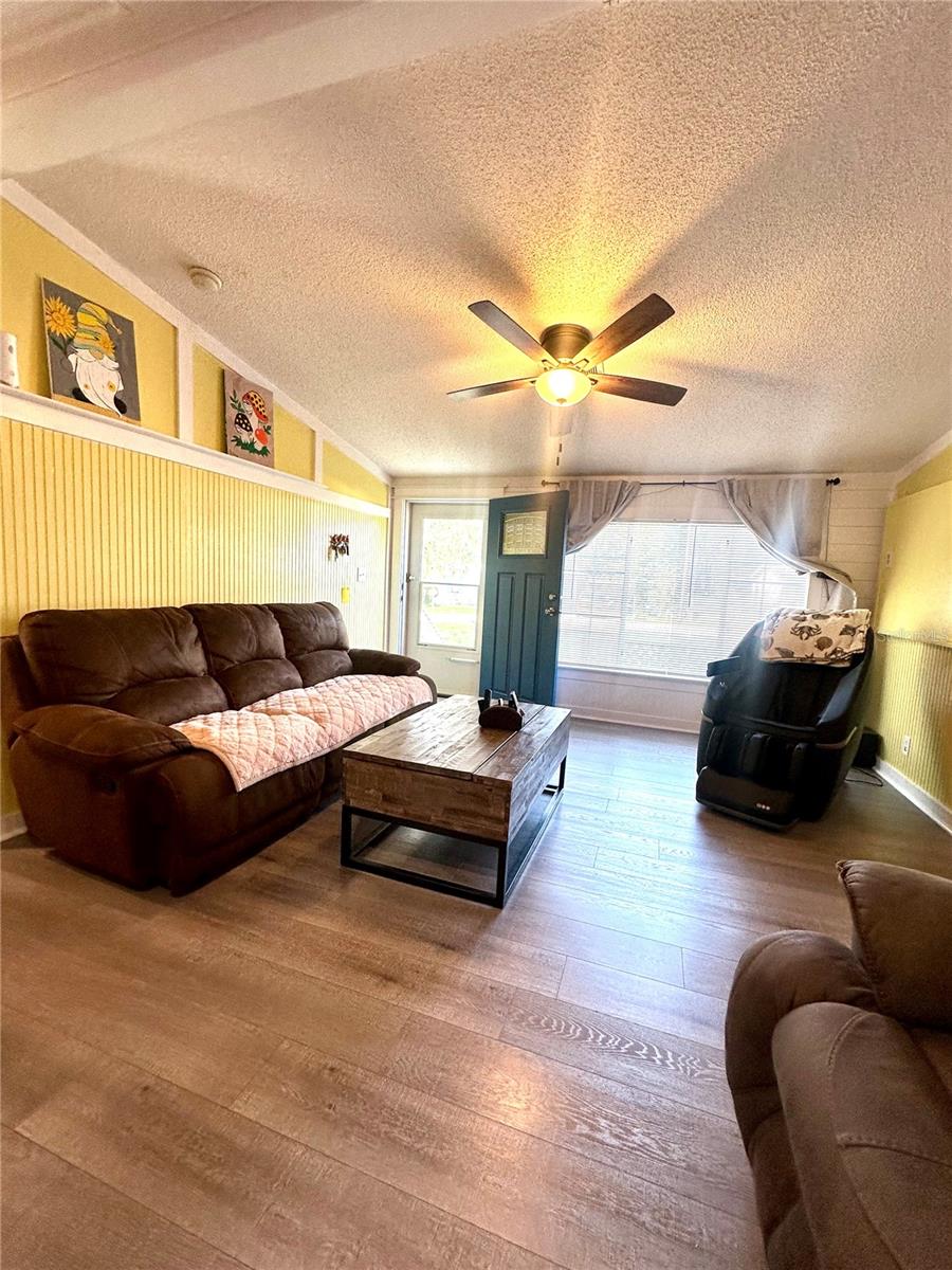 Living room - 202 ASH ST, INTERLACHEN