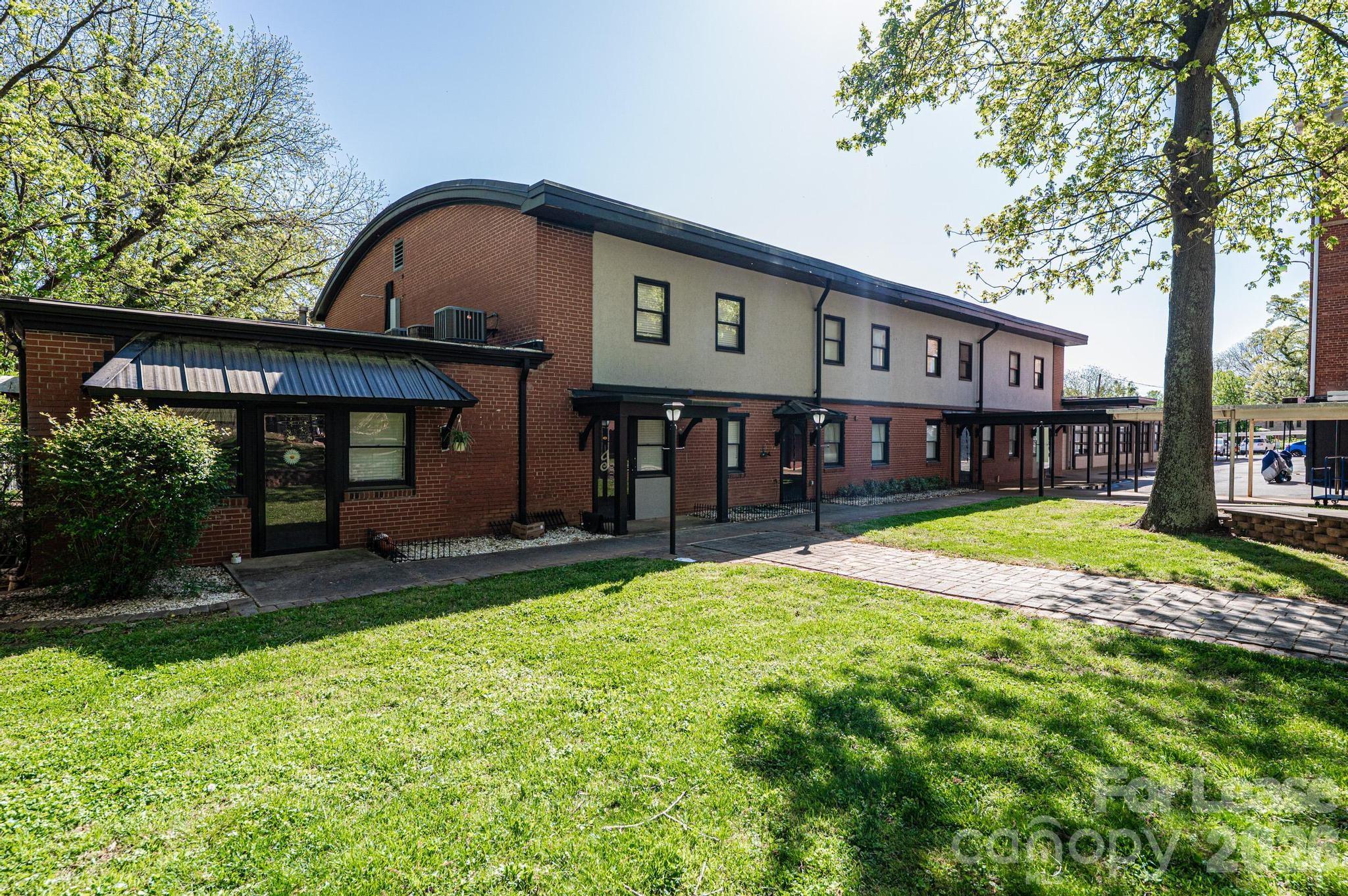 Apartment at 426 2nd Avenue SE, Hickory, photo 5 of 30