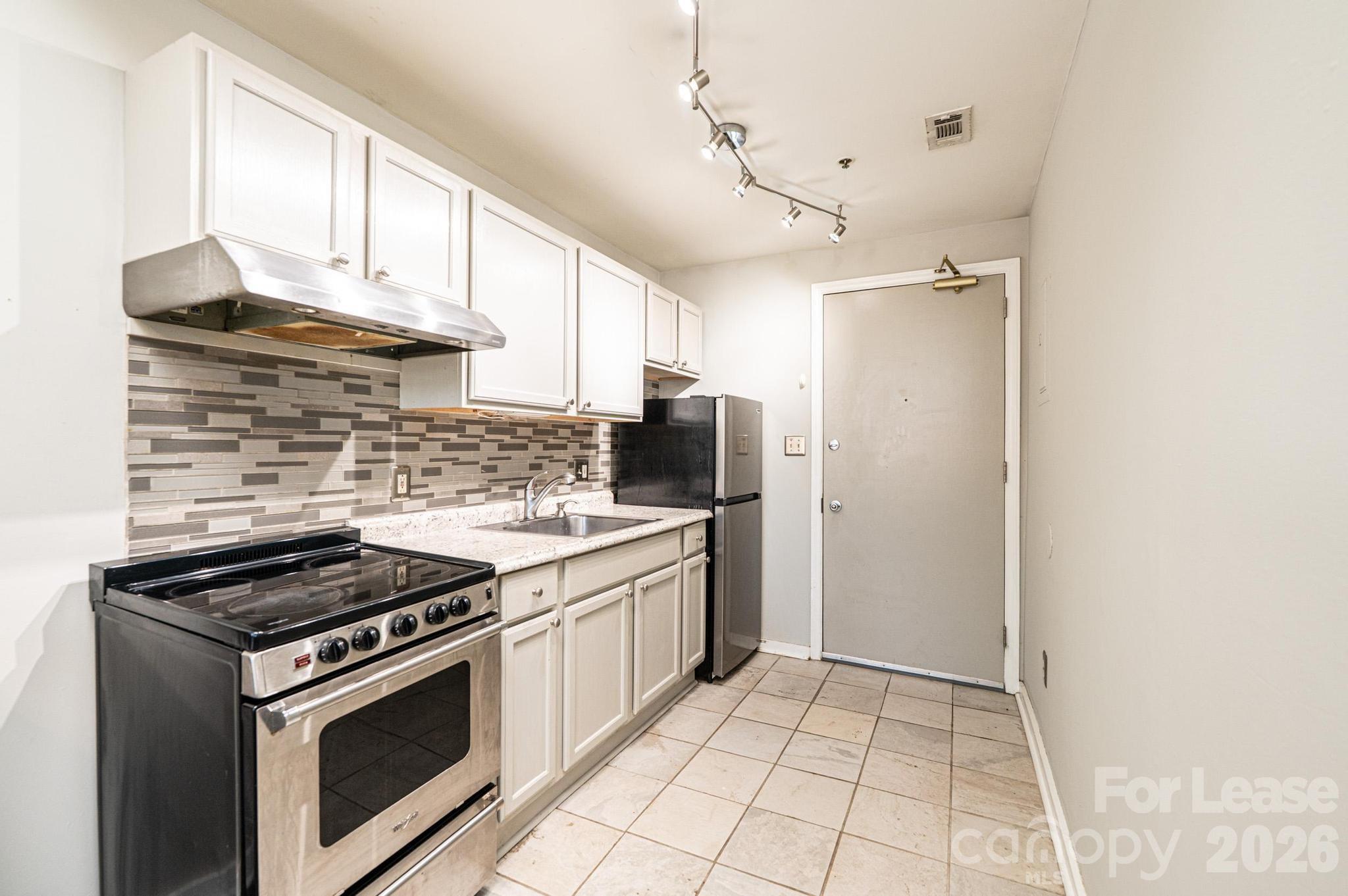 Apartment at 426 2nd Avenue SE, Hickory, photo 18 of 30